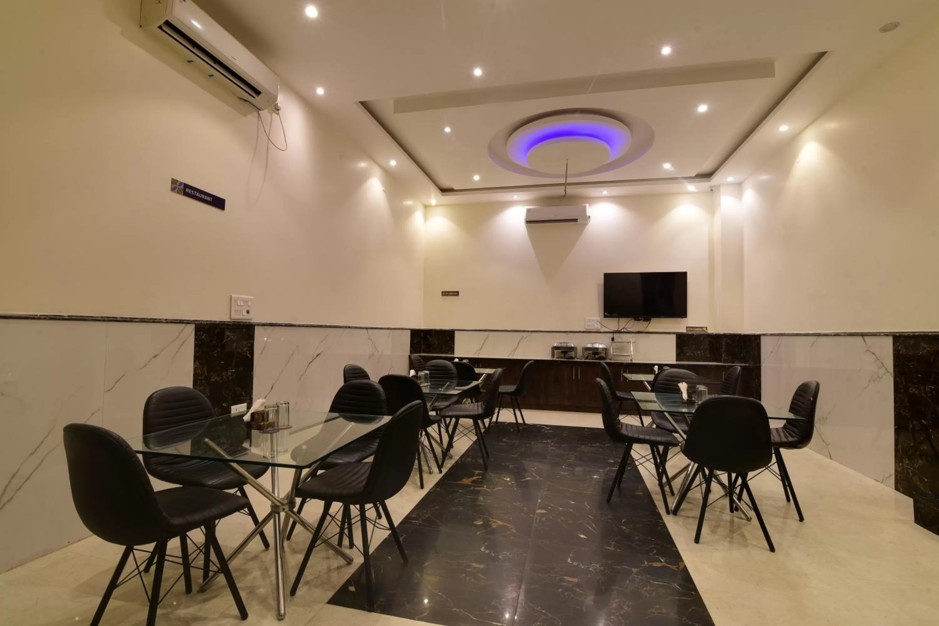 Restaurant/places to eat in Olivia Hotels At Delhi Airport