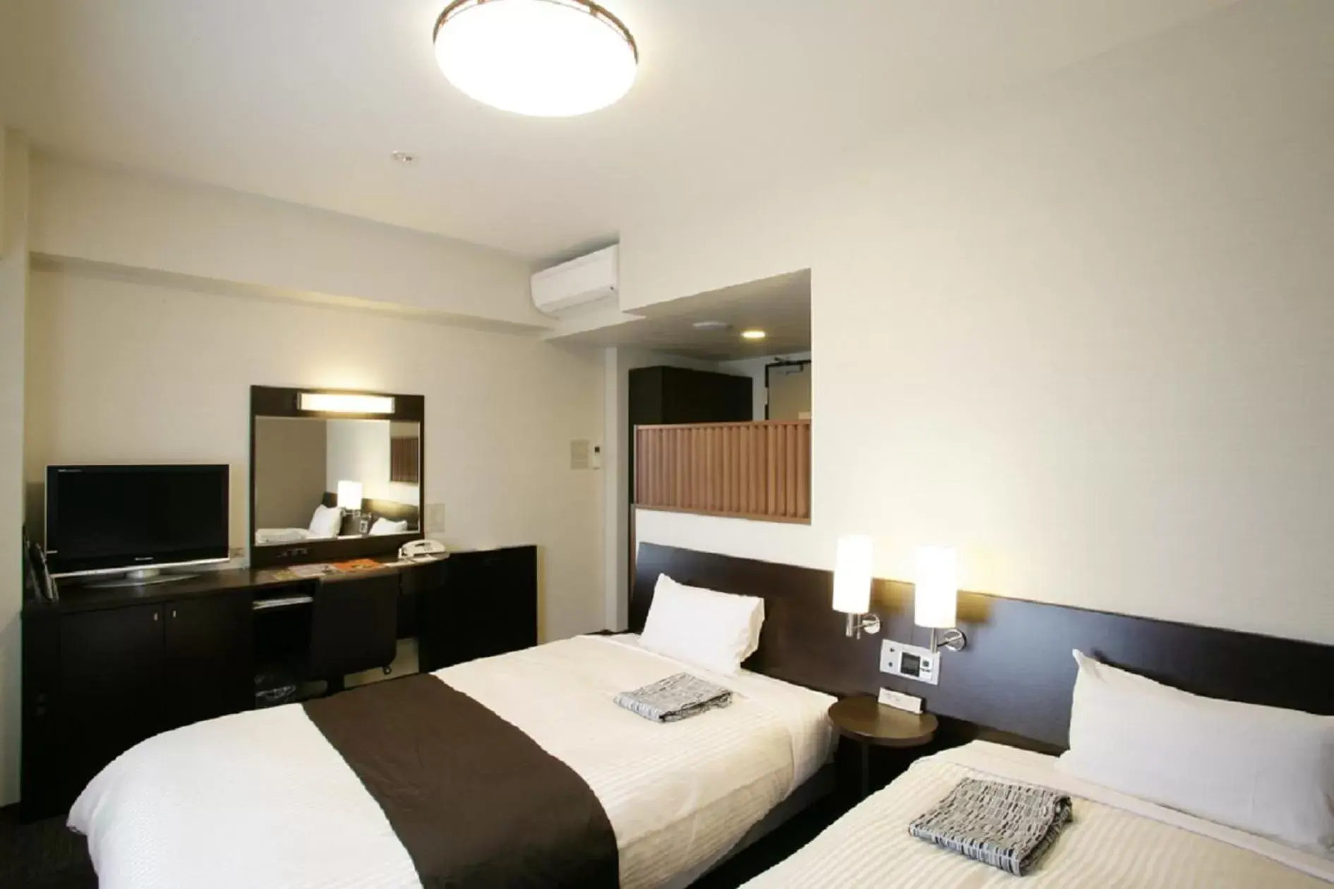 Comfort Twin Room - Non-Smoking in Hotel Route-Inn Kanda Ekimae