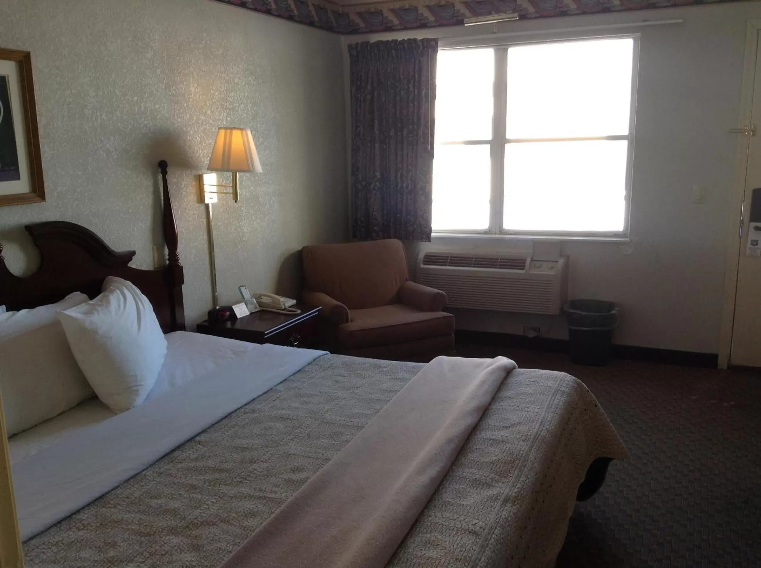 Bedroom, Seating Area in Knights Inn Peru