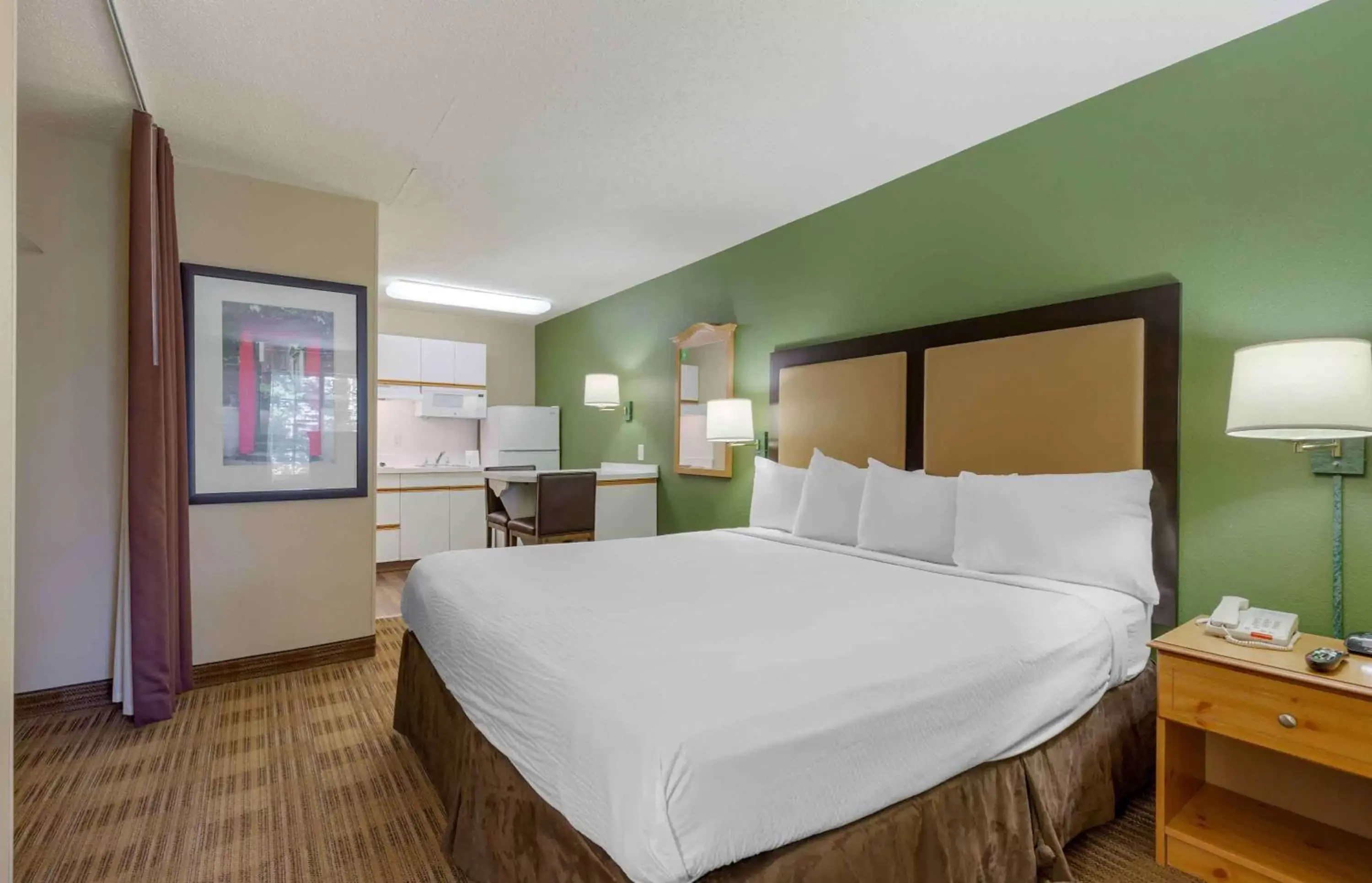 Bedroom, Bed in Extended Stay America Suites - Washington, DC - Fairfax - Fair Oaks