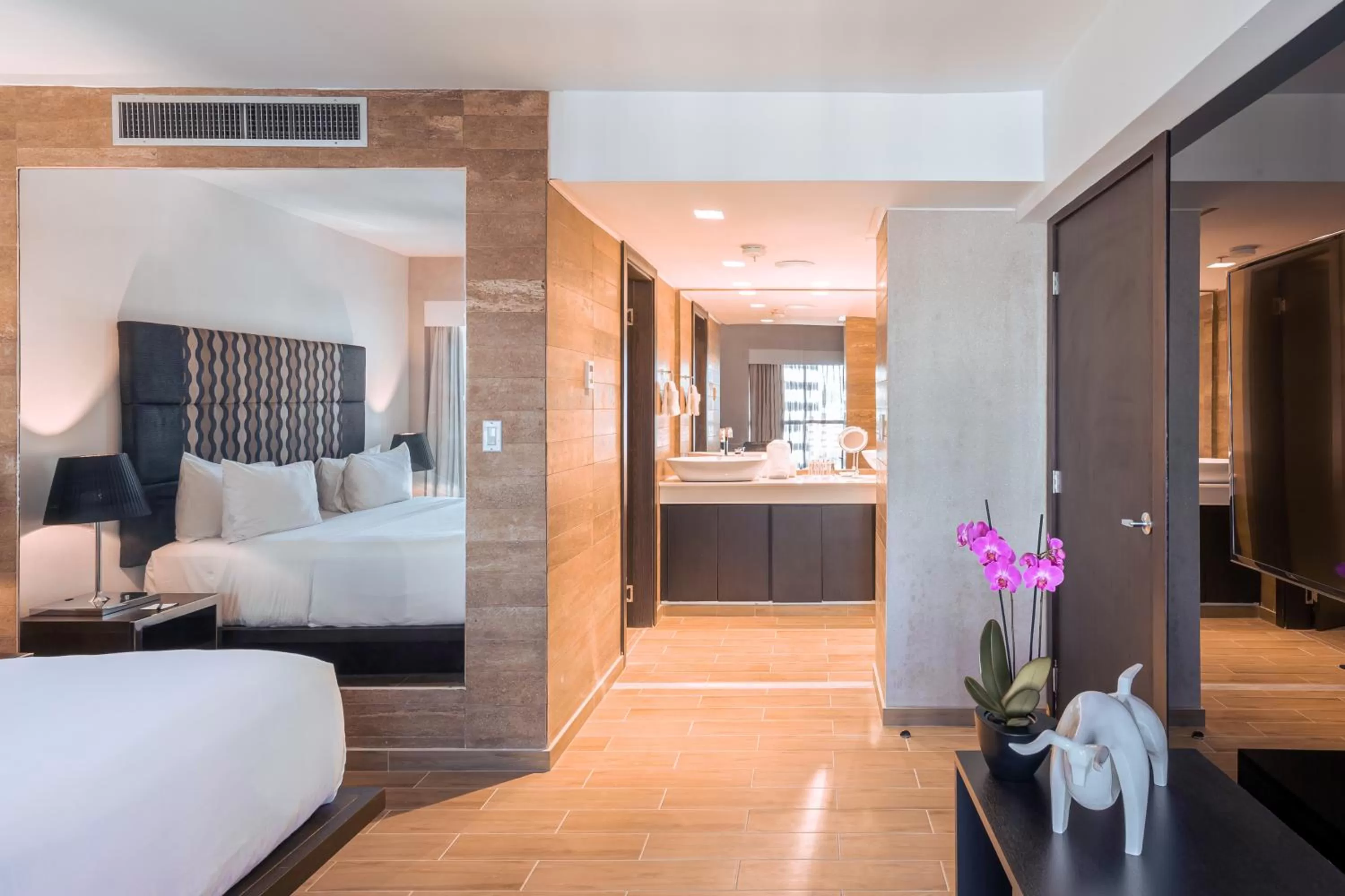 Photo of the whole room, Bed in Exe Oriental Panamá