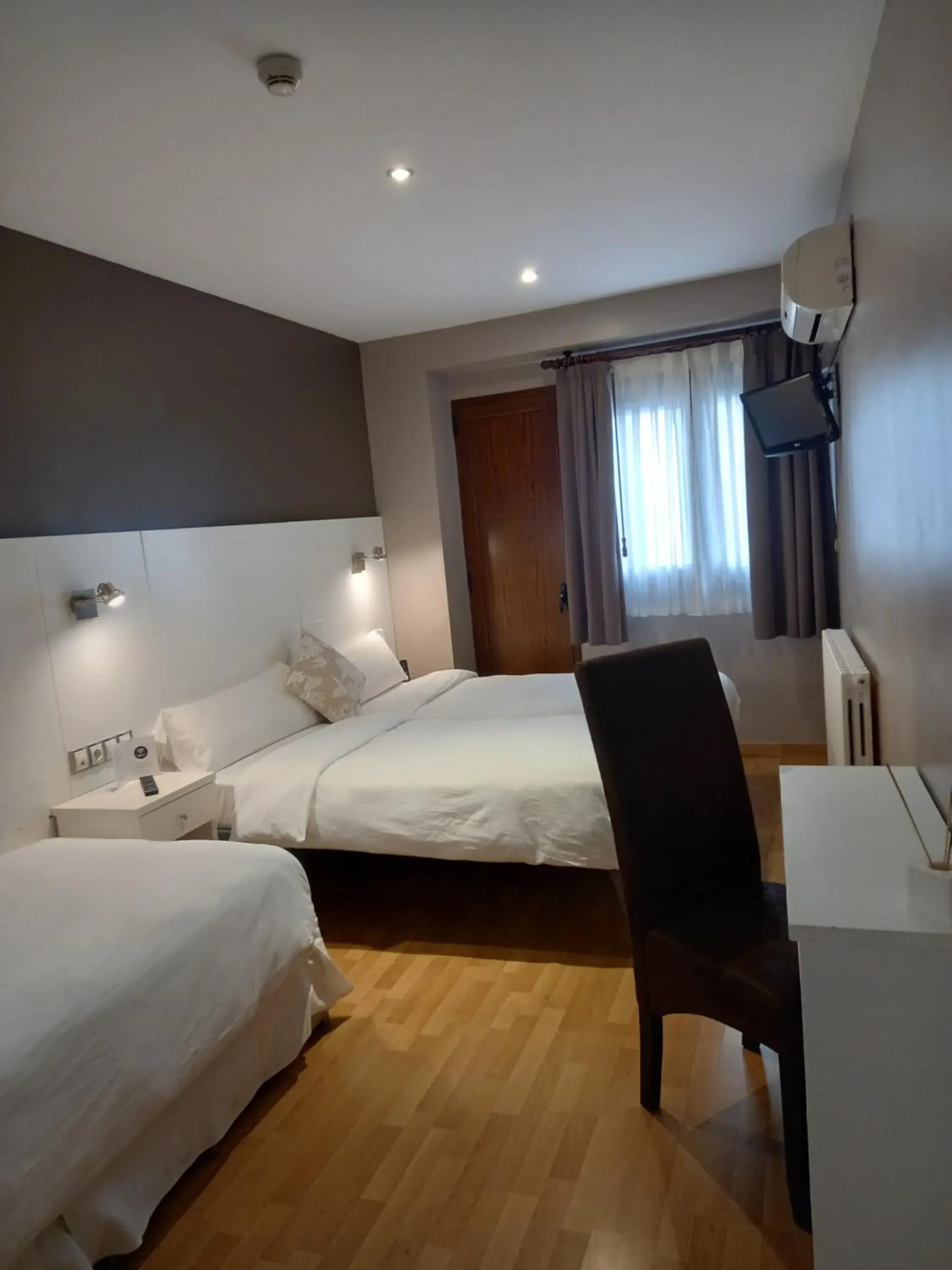 Property building, Bed in Hotel El Acebo