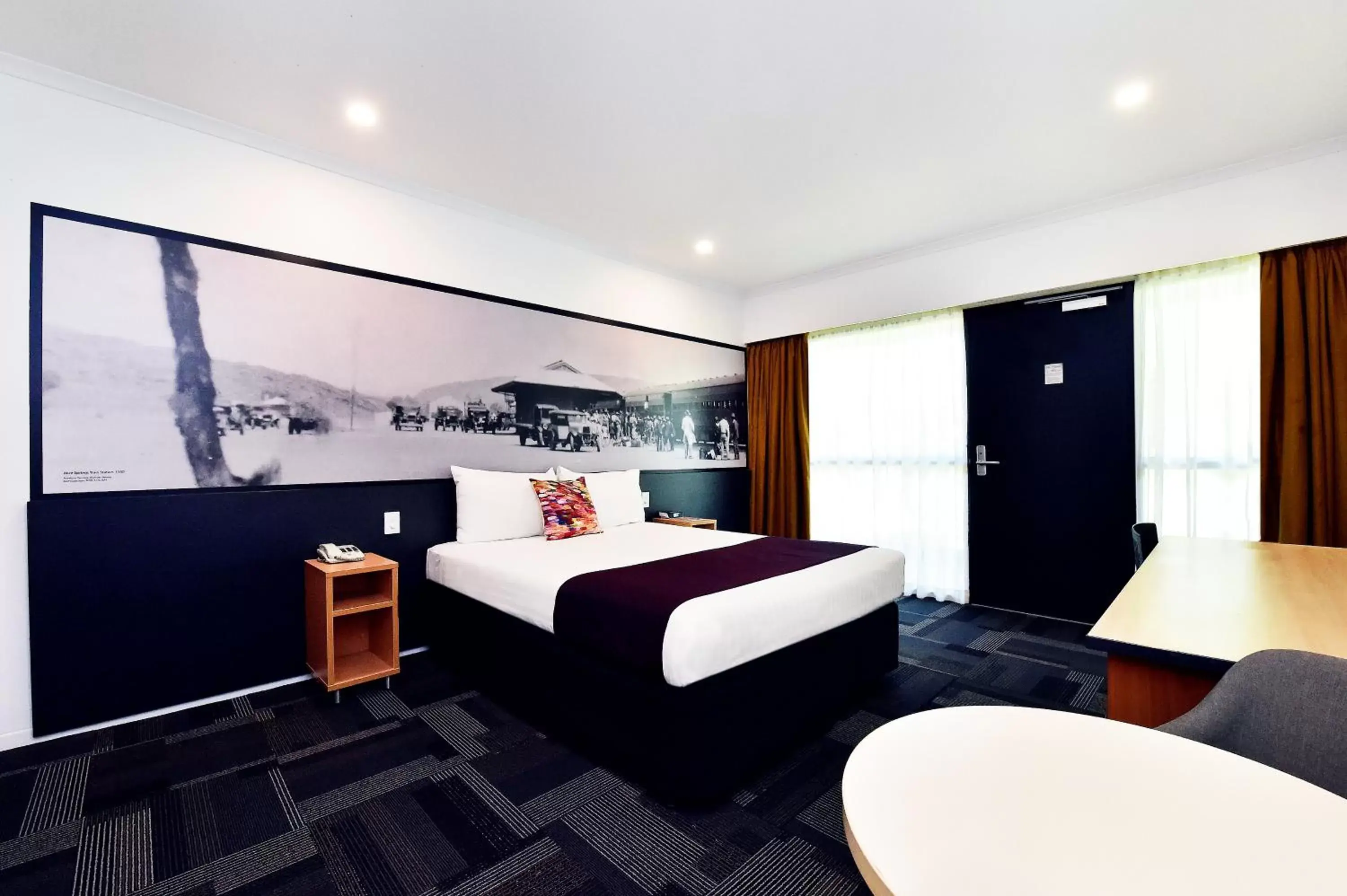 Bedroom in Mercure Alice Springs Resort