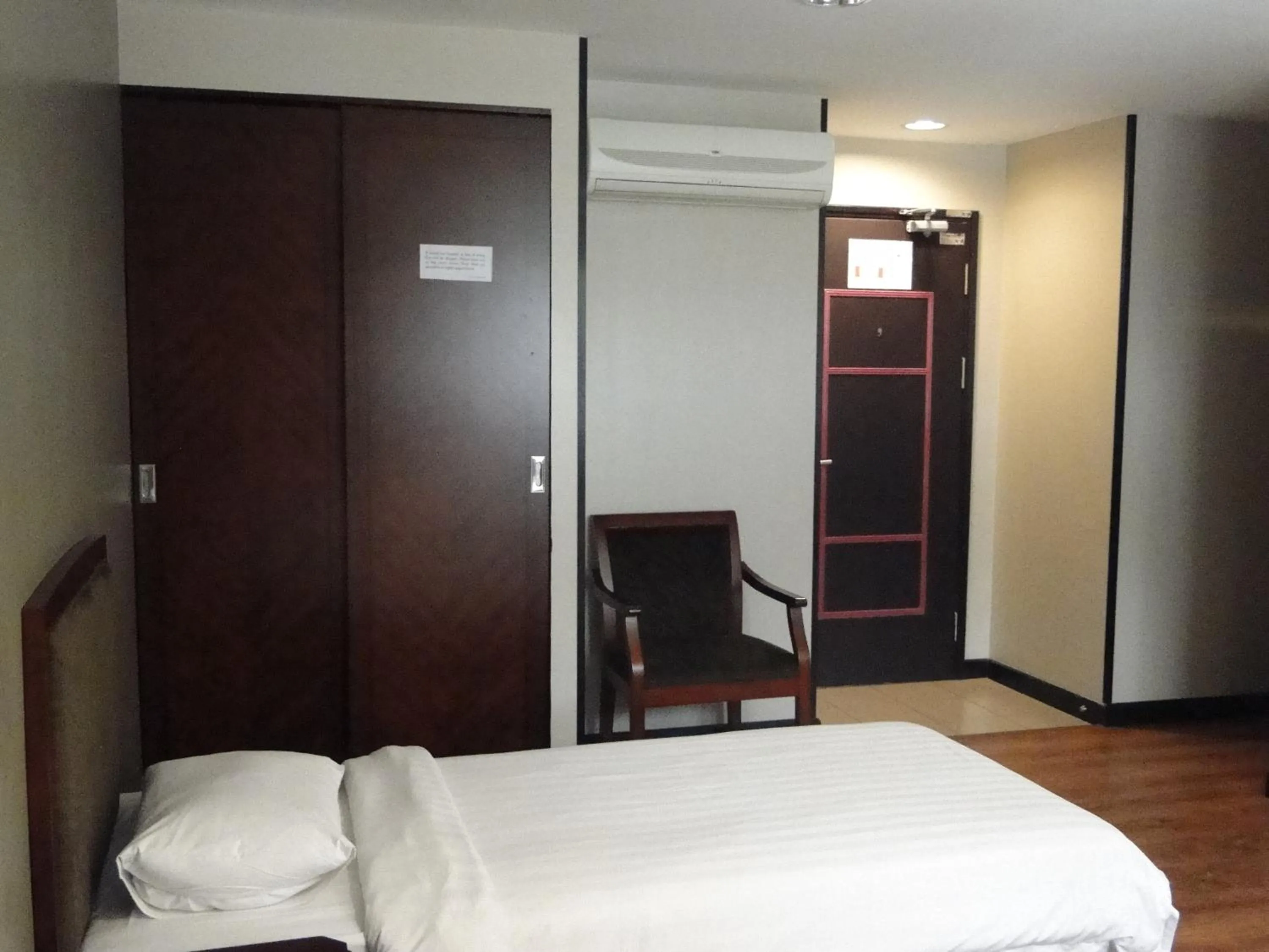 Bed in Hotel Sadong88