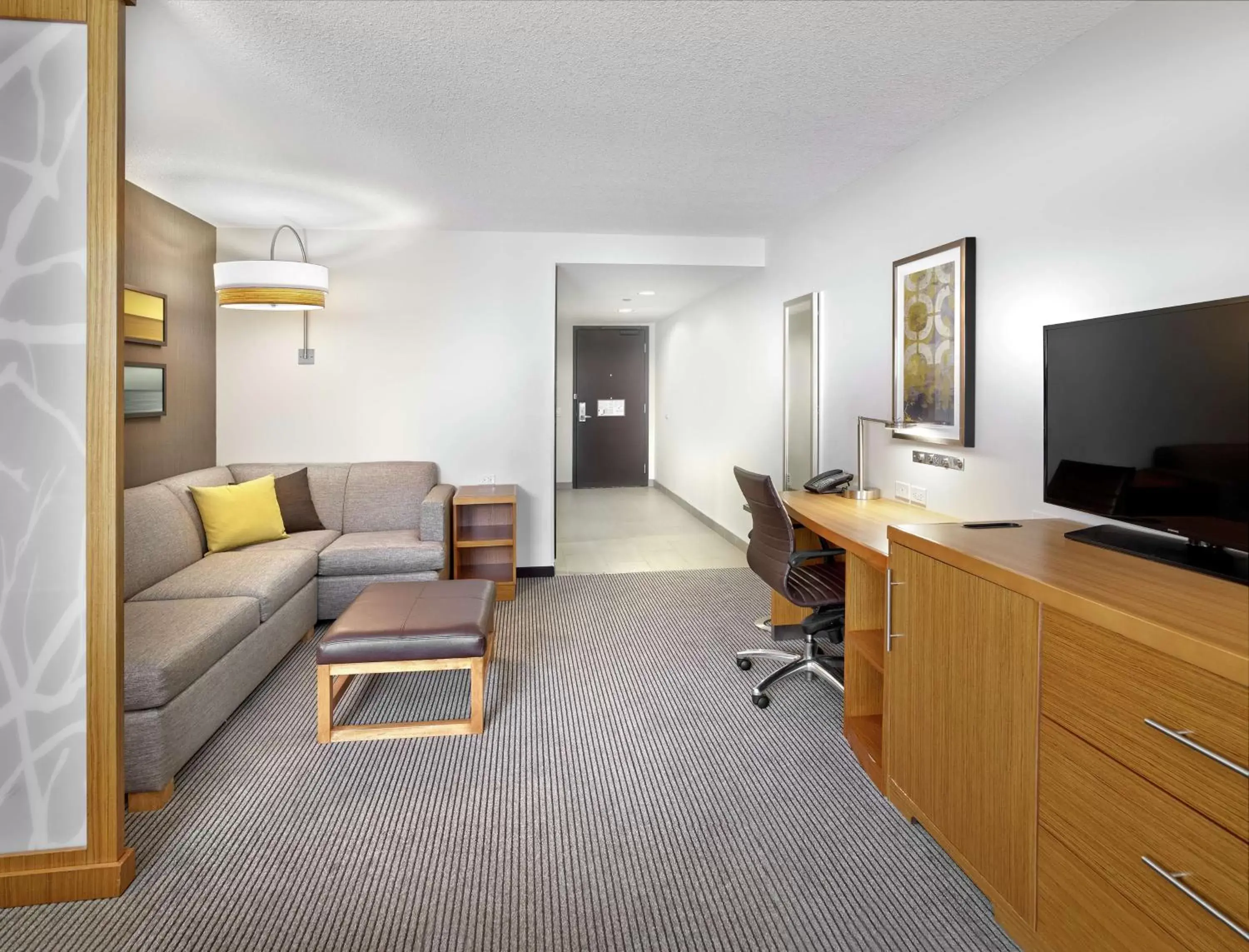 Bedroom, Seating Area in DoubleTree by Hilton Edmonton Downtown