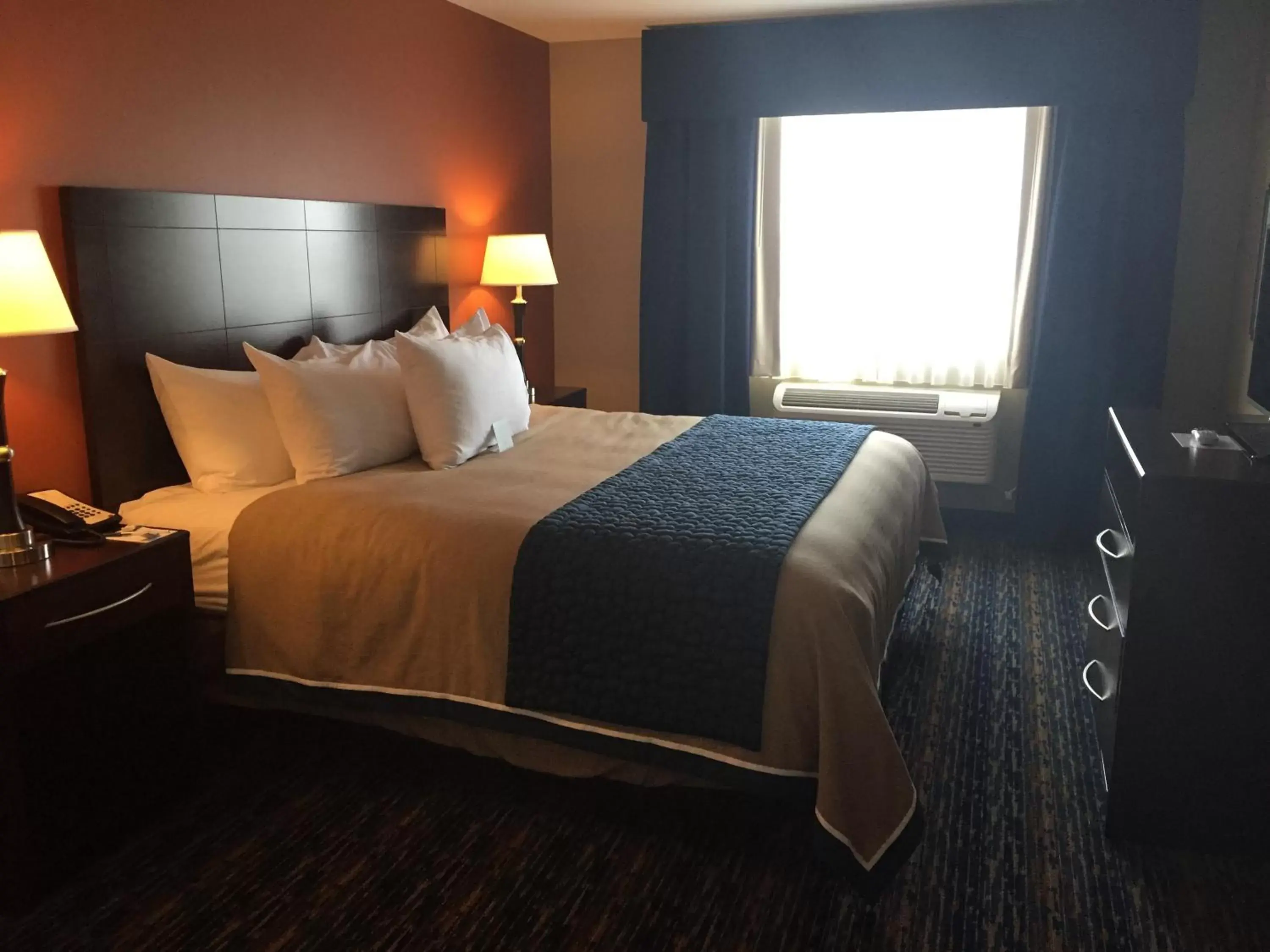 Photo of the whole room, Bed in Grandstay Hotel & Suites Mount Horeb - Madison