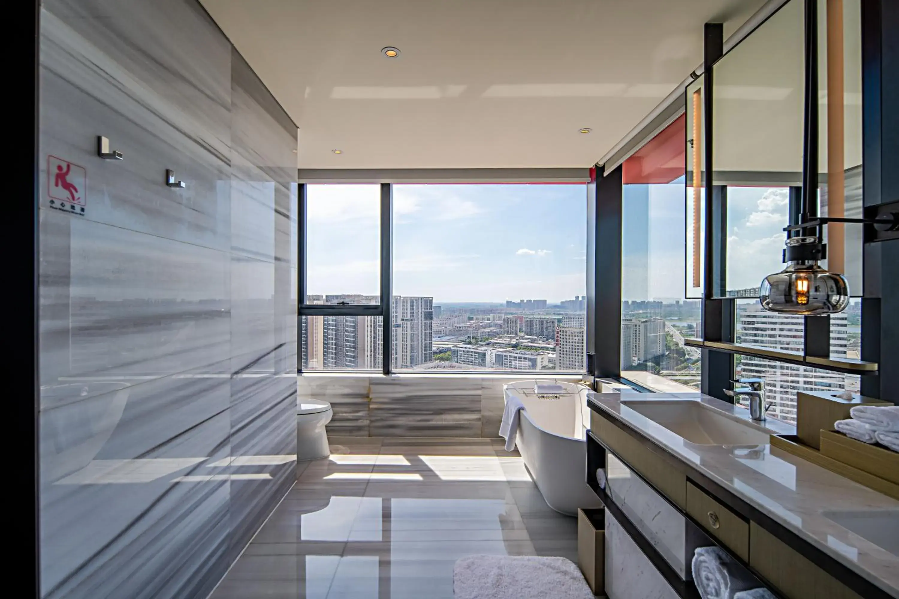 Bathroom in Wuhan Marriott Hotel Hankou