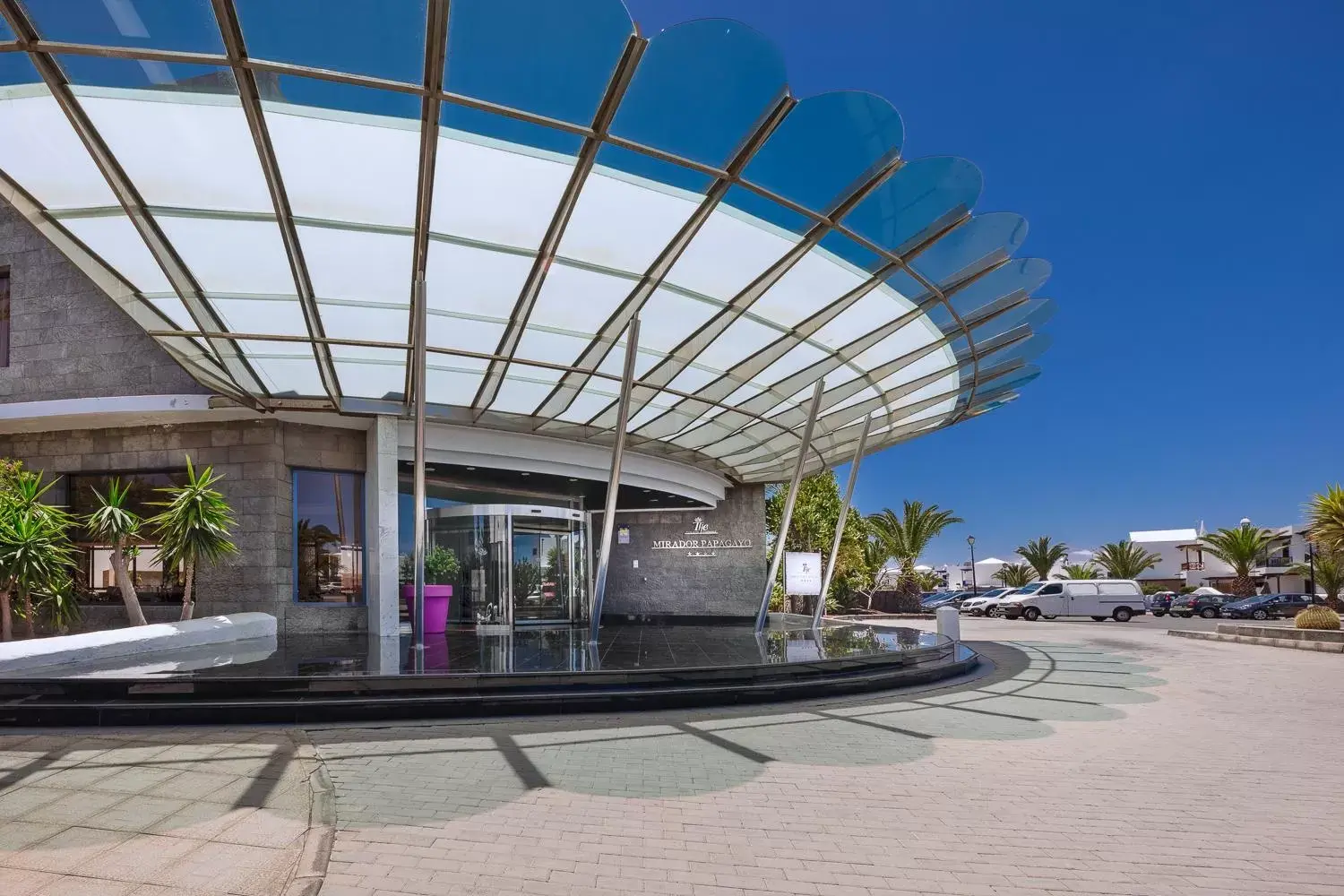 Facade/entrance in Hotel Mirador Papagayo by LIVVO