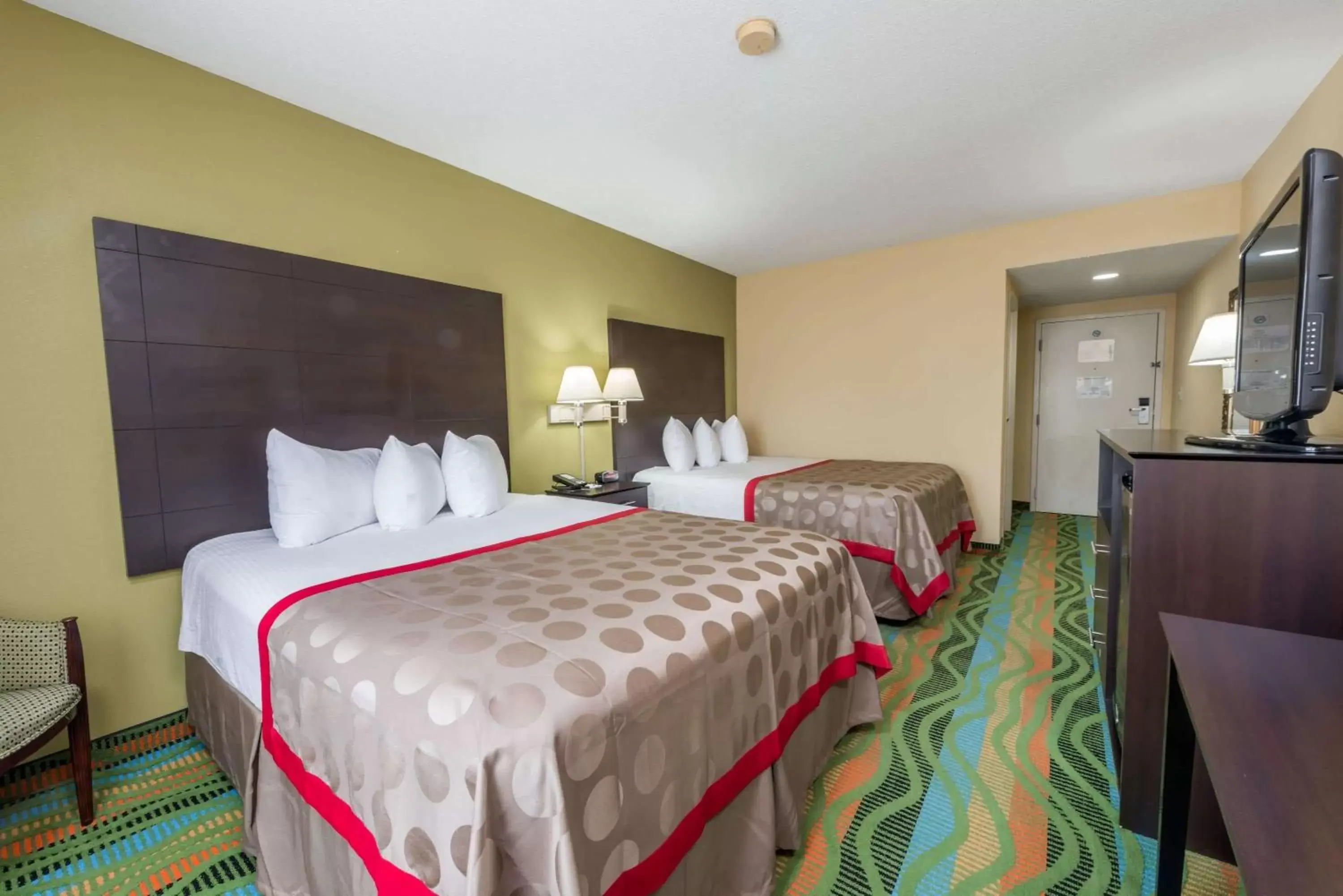 Photo of the whole room, Bed in Ramada by Wyndham Vandalia