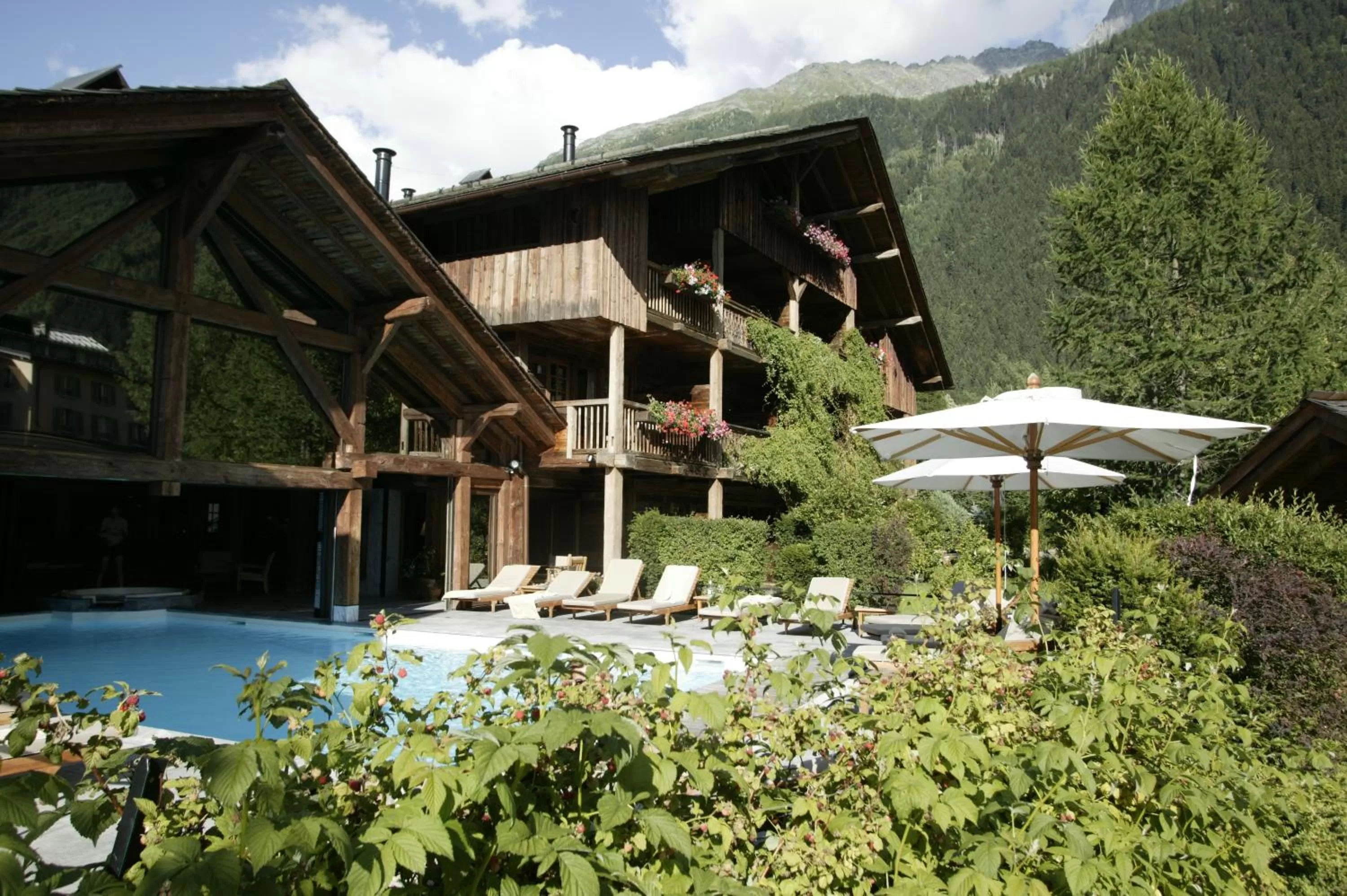 Swimming pool in Le Hameau Albert 1er - Relais & Châteaux
