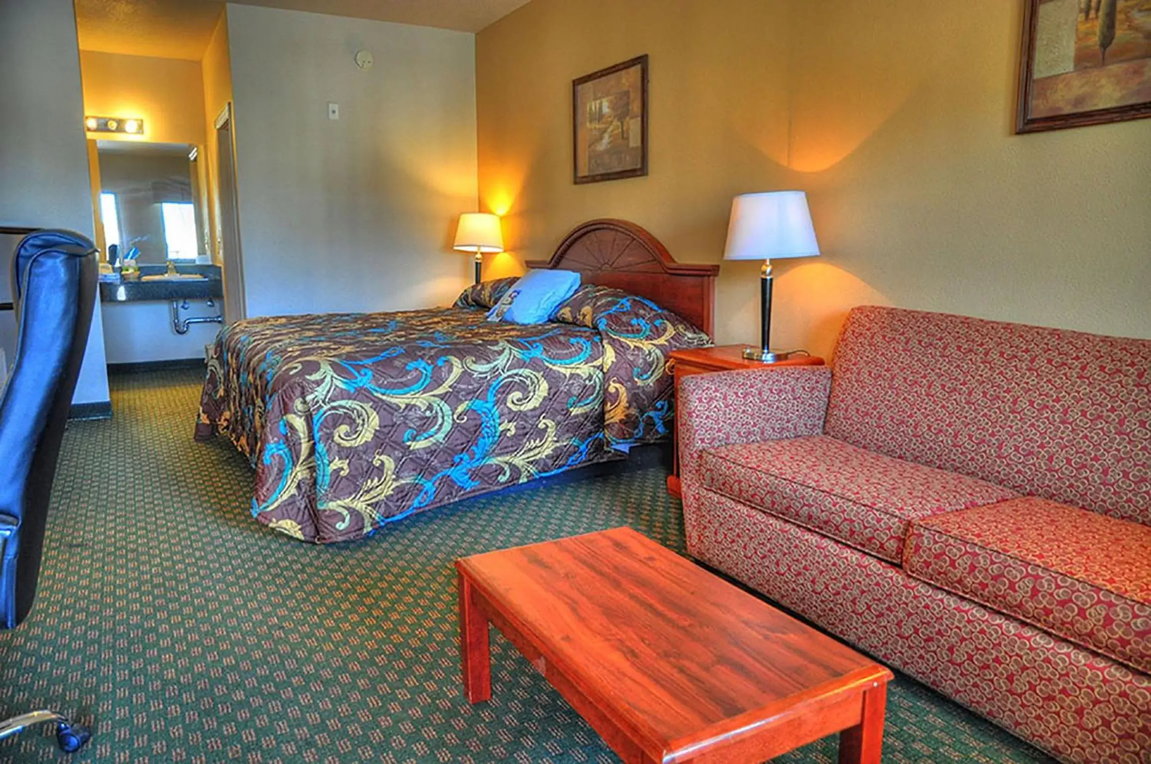 Bedroom, Bed in Lone Star Inn and Suites Victoria