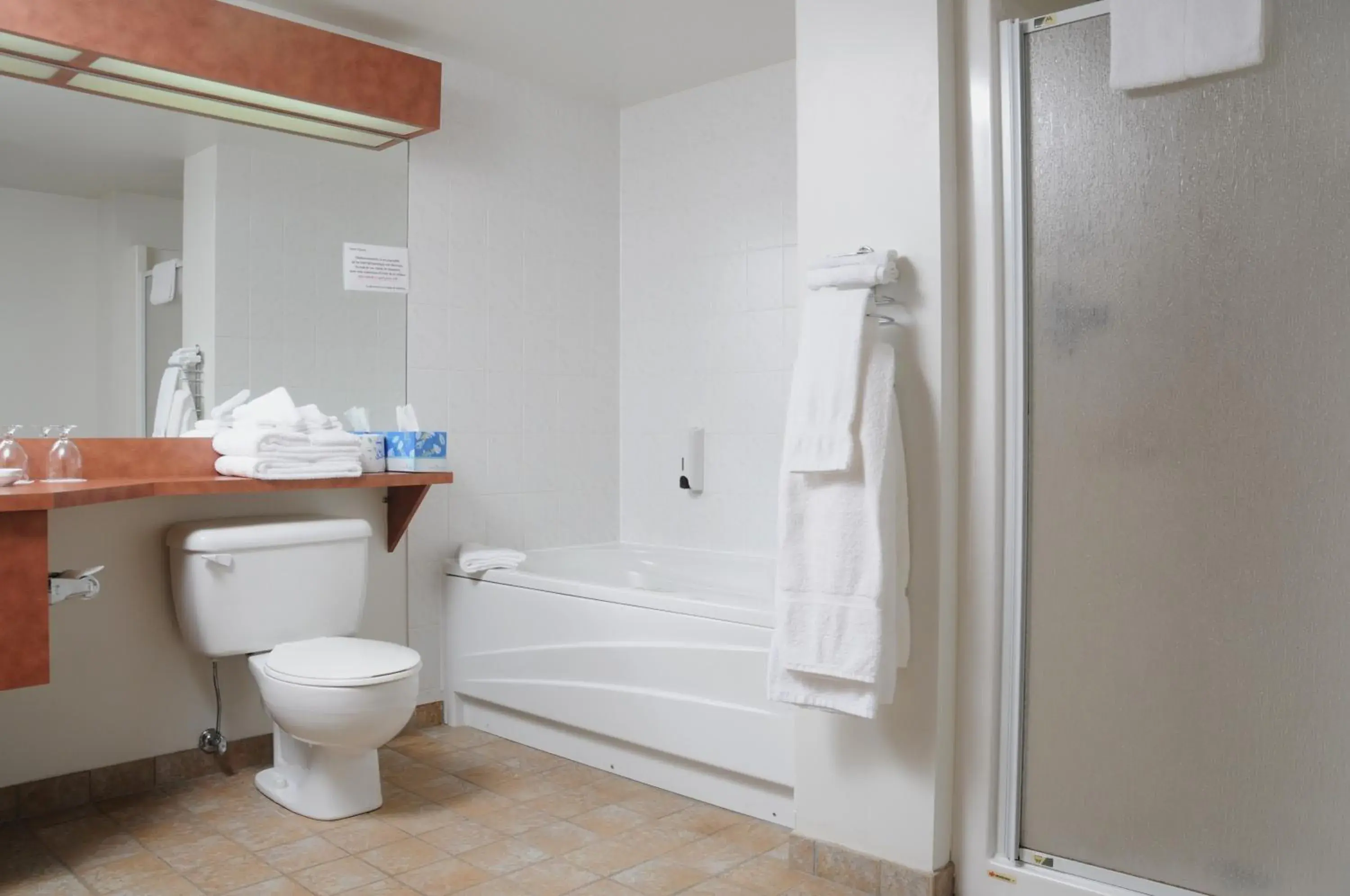 Bathroom in Hôtel au Petit Berger