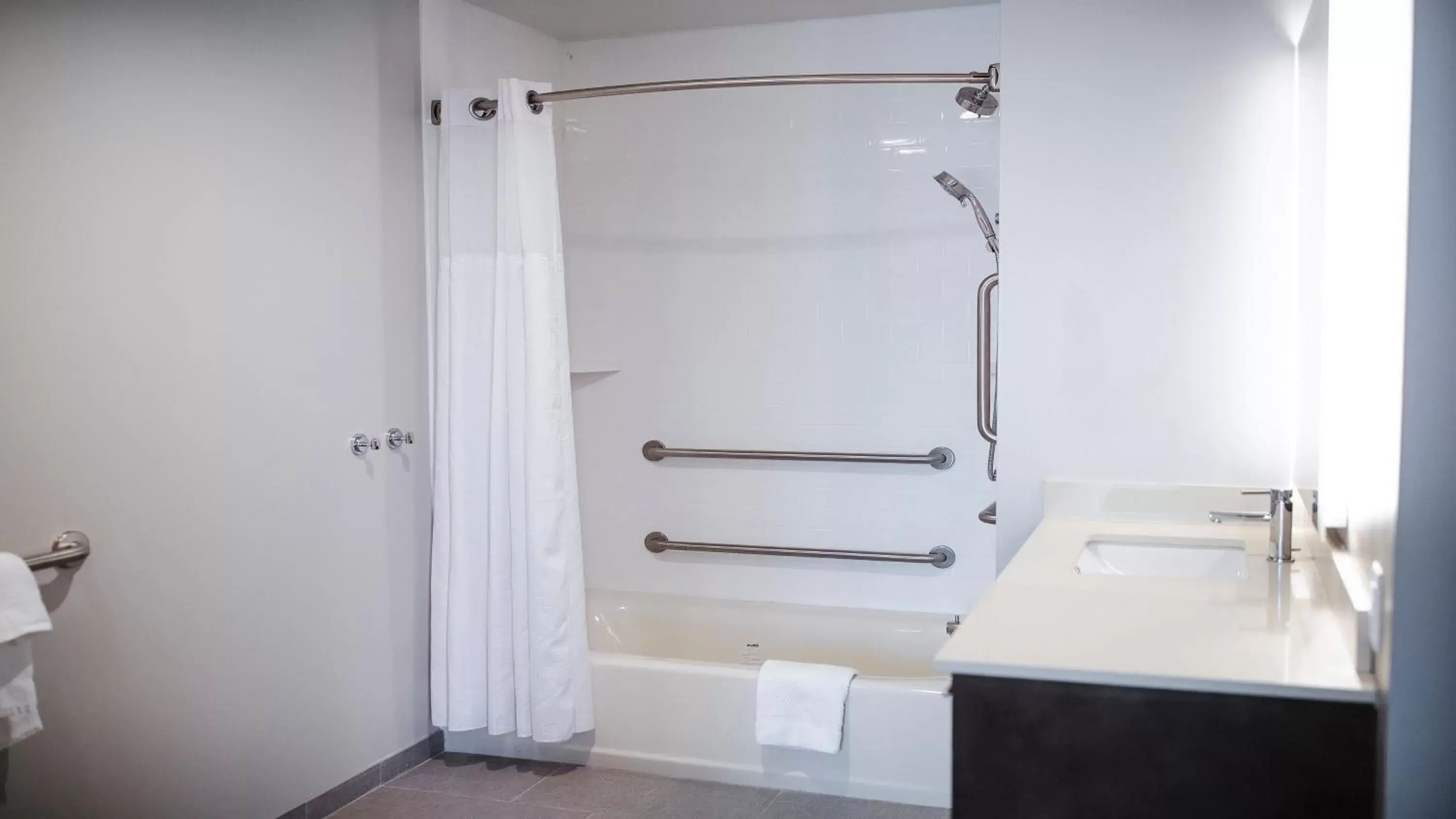 Bathroom in Staybridge Suites Auburn Hills, an IHG Hotel