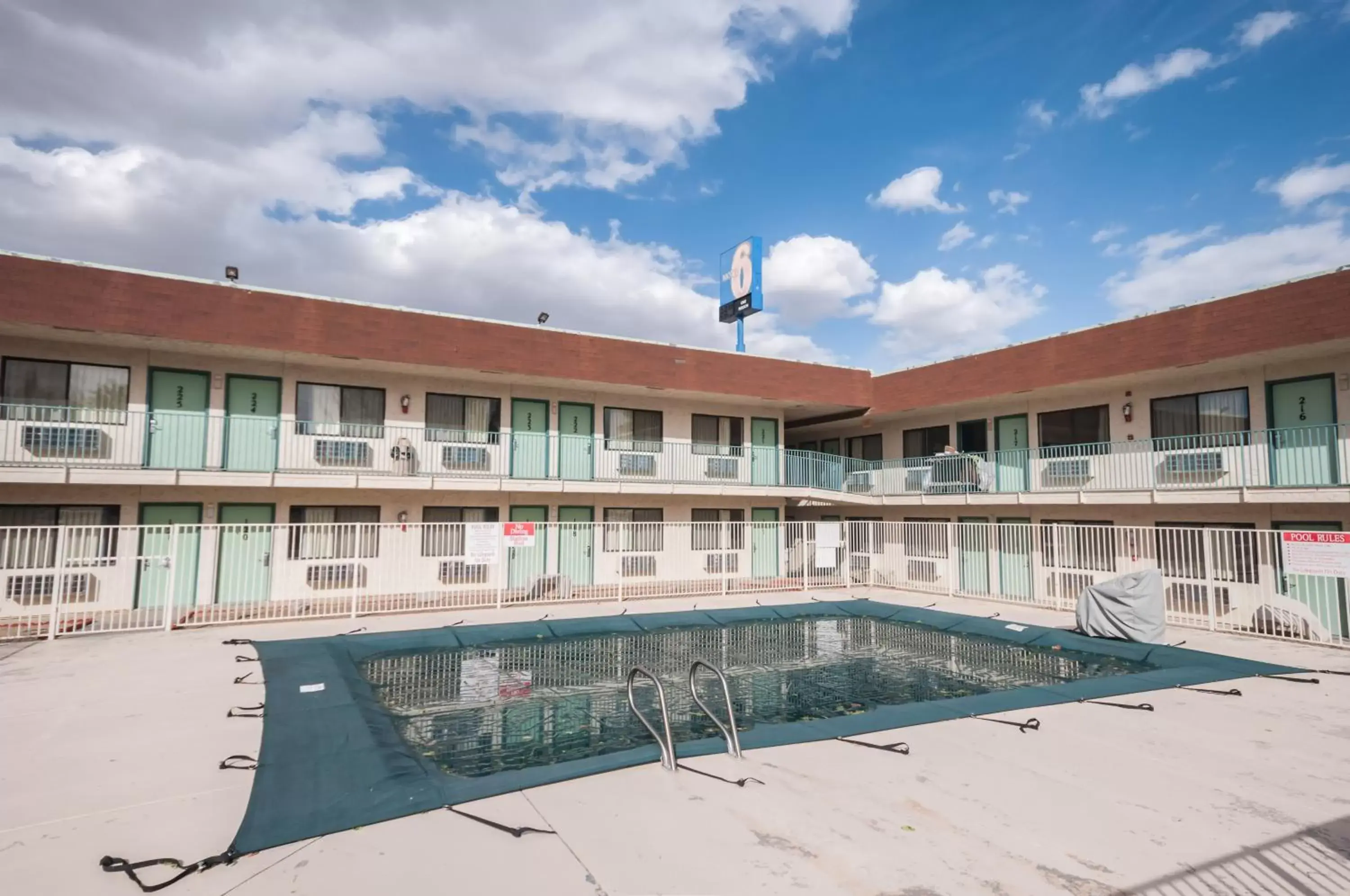 Swimming Pool in Motel 6-Green River, UT
