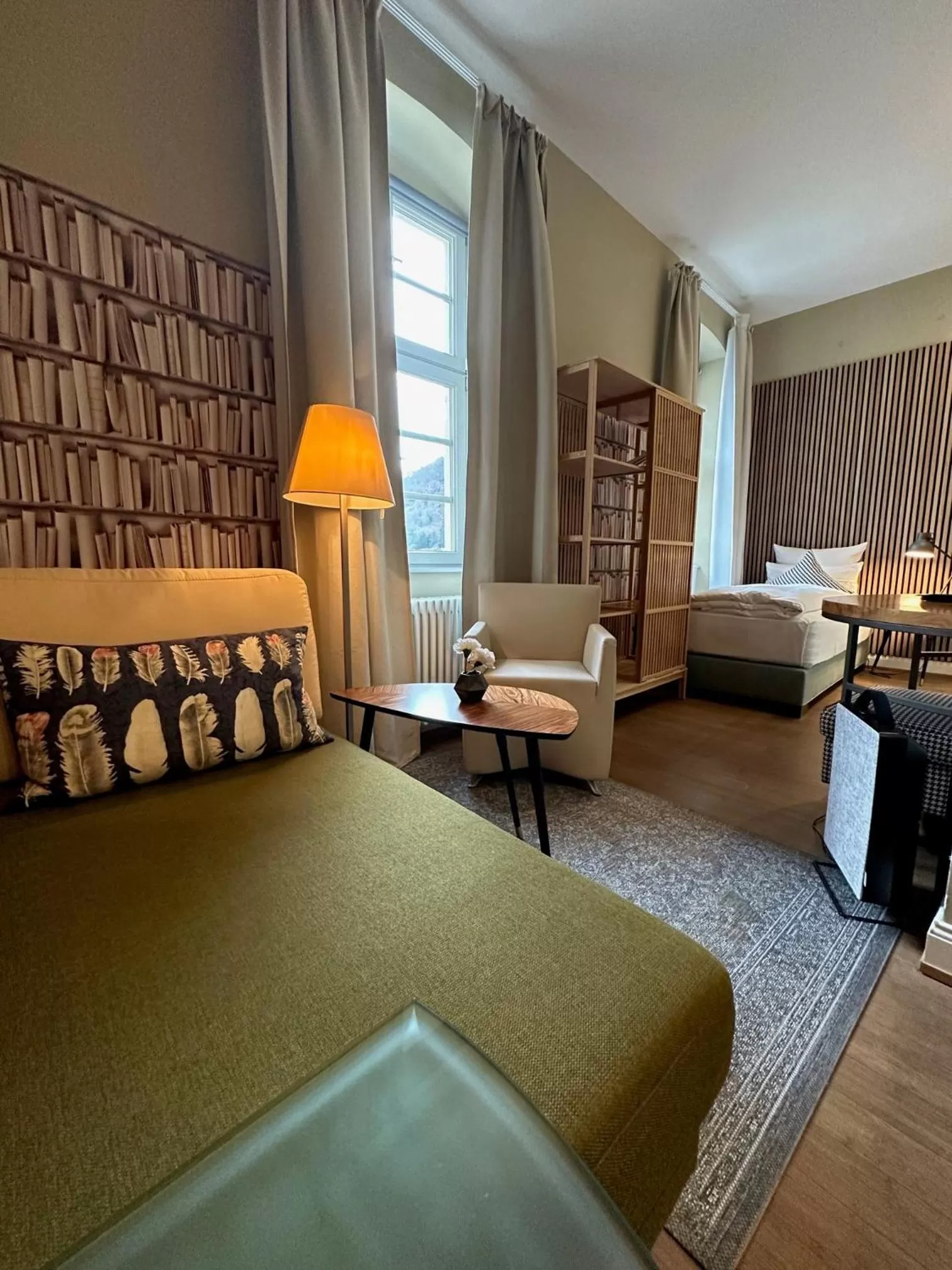 Seating area, Bed in Hotel Zur Alten Brücke