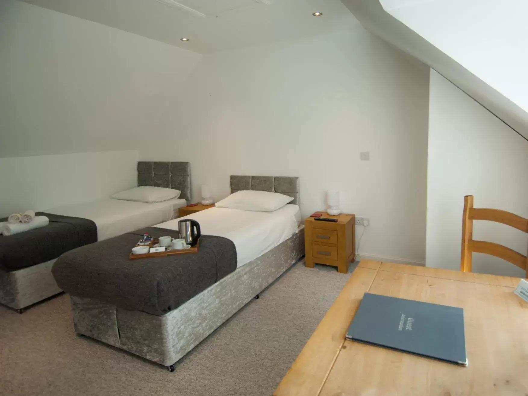 Bedroom, Bed in Drumdevan Country House, Inverness