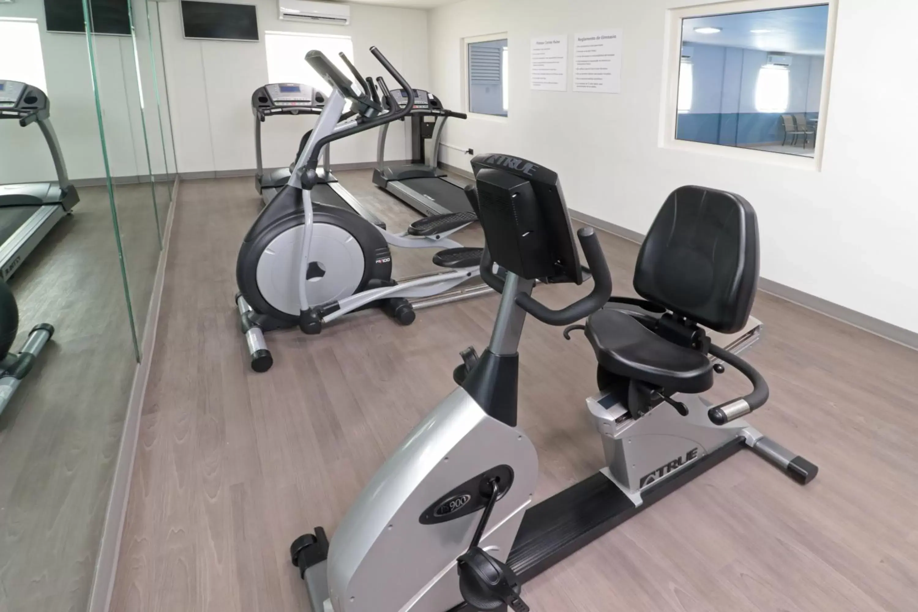 Fitness centre/facilities, Fitness Center/Facilities in Holiday Inn Express Piedras Negras, an IHG Hotel