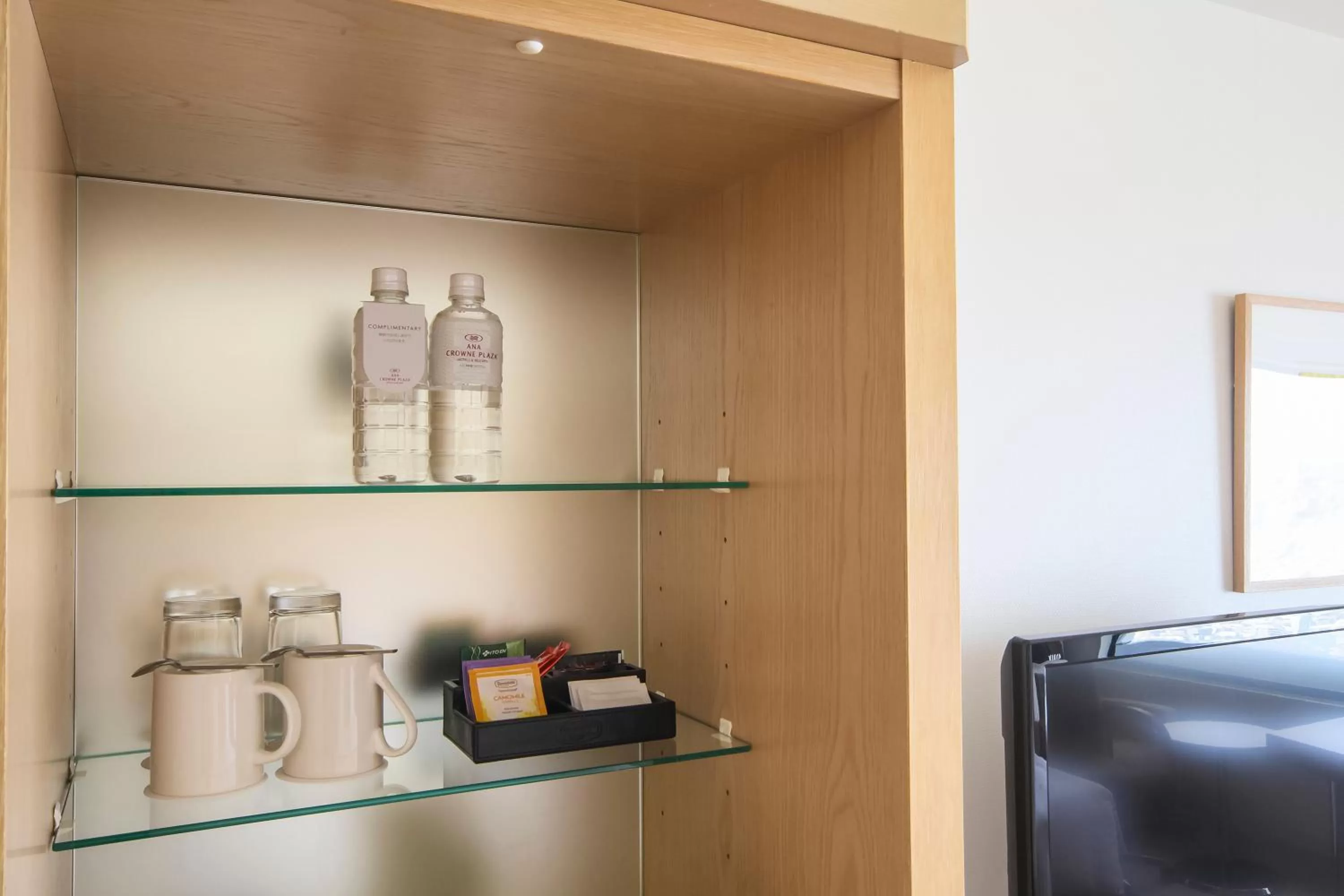 Photo of the whole room in ANA Crowne Plaza Kobe by IHG