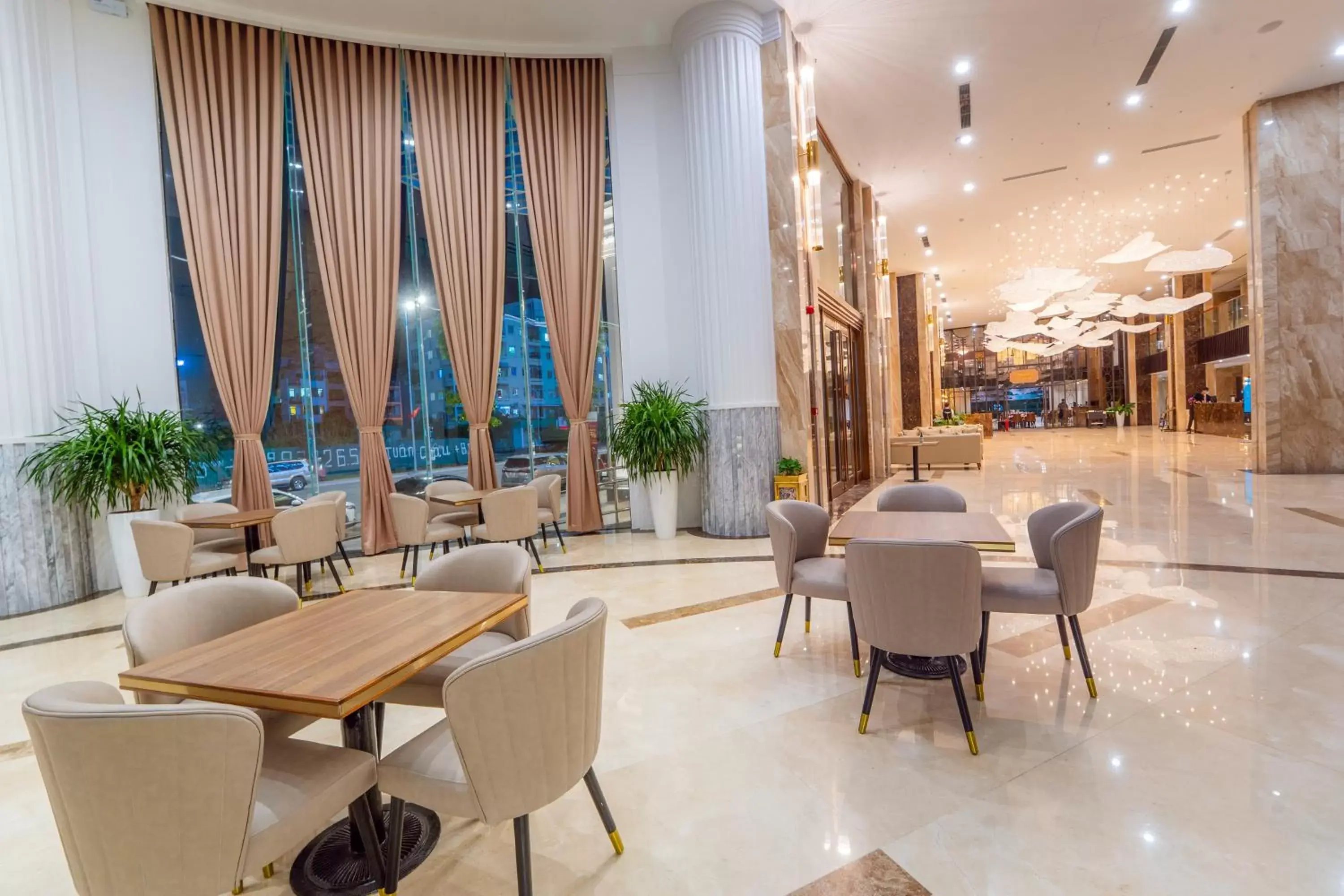 Lounge or bar in Paddington Hotel Halong Bayview Lounge or bar in Paddington Hotel Halong Bayview