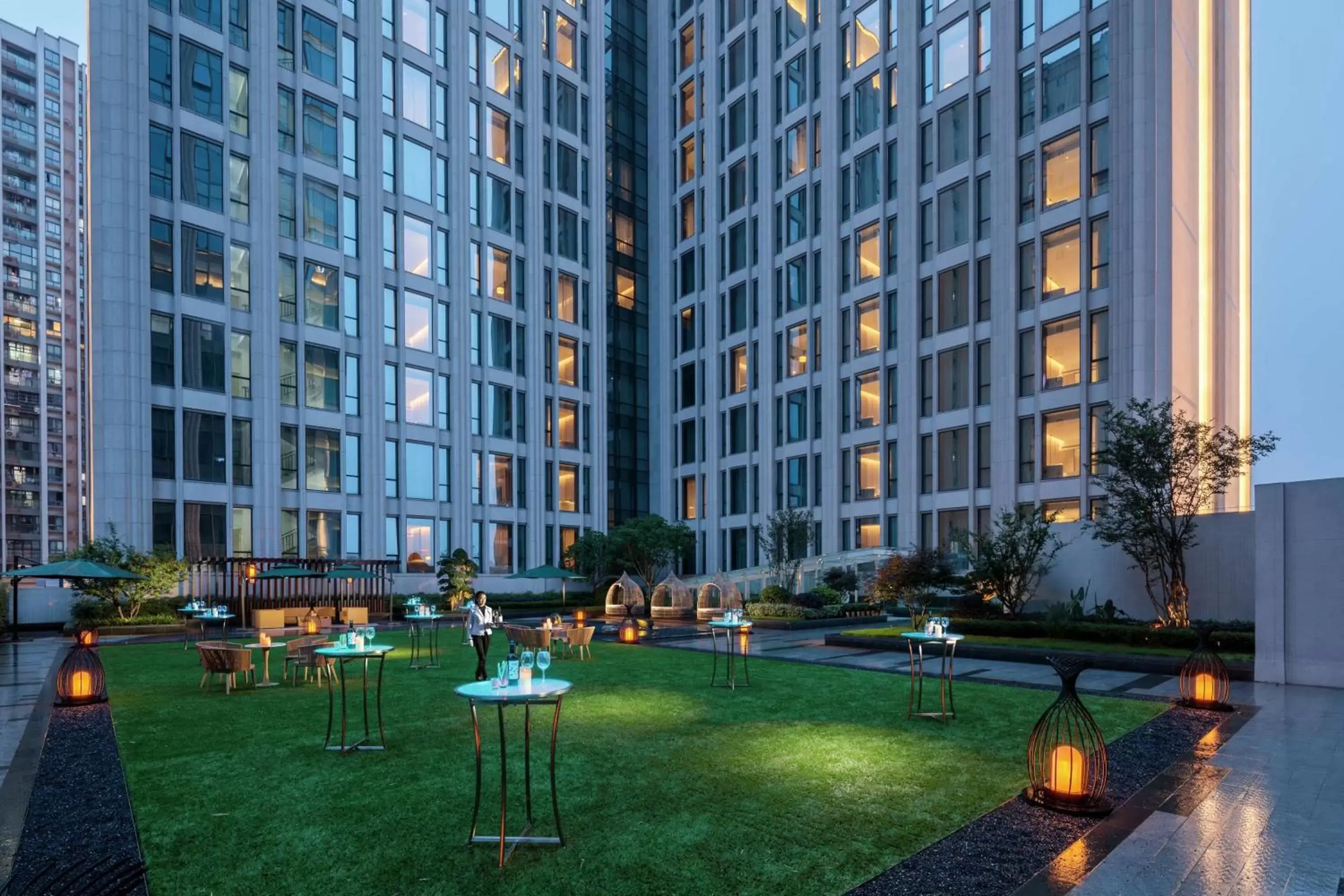 Property building in Hilton Chengdu Chenghua - Close to Panda Base and Chunxi Road Property building in Hilton Chengdu Chenghua - Close to Panda Base and Chunxi Road