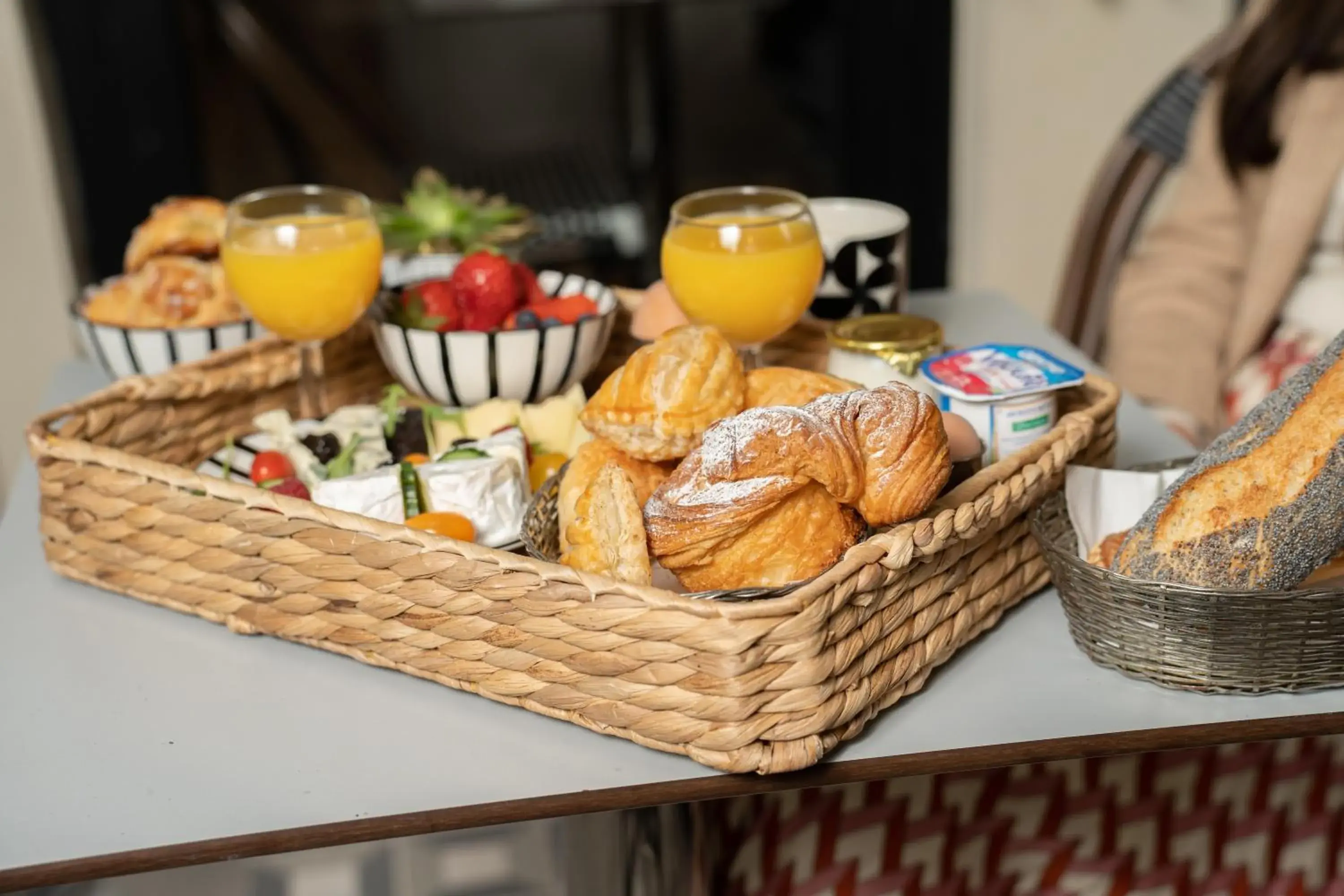 Food and drinks in Hotel Du Mont Dore Batignolles