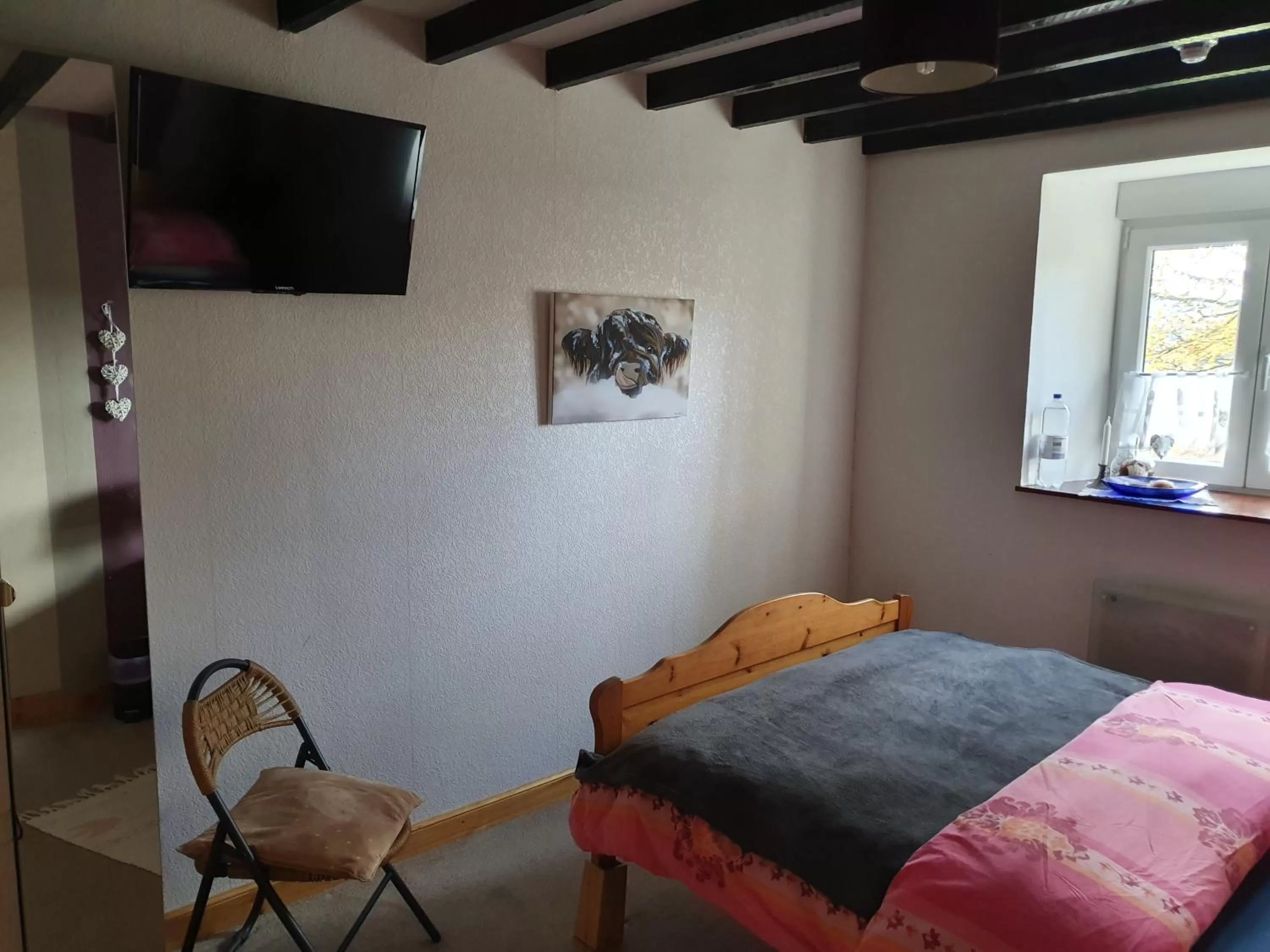 Photo of the whole room, Bed in B&B Drum Farm