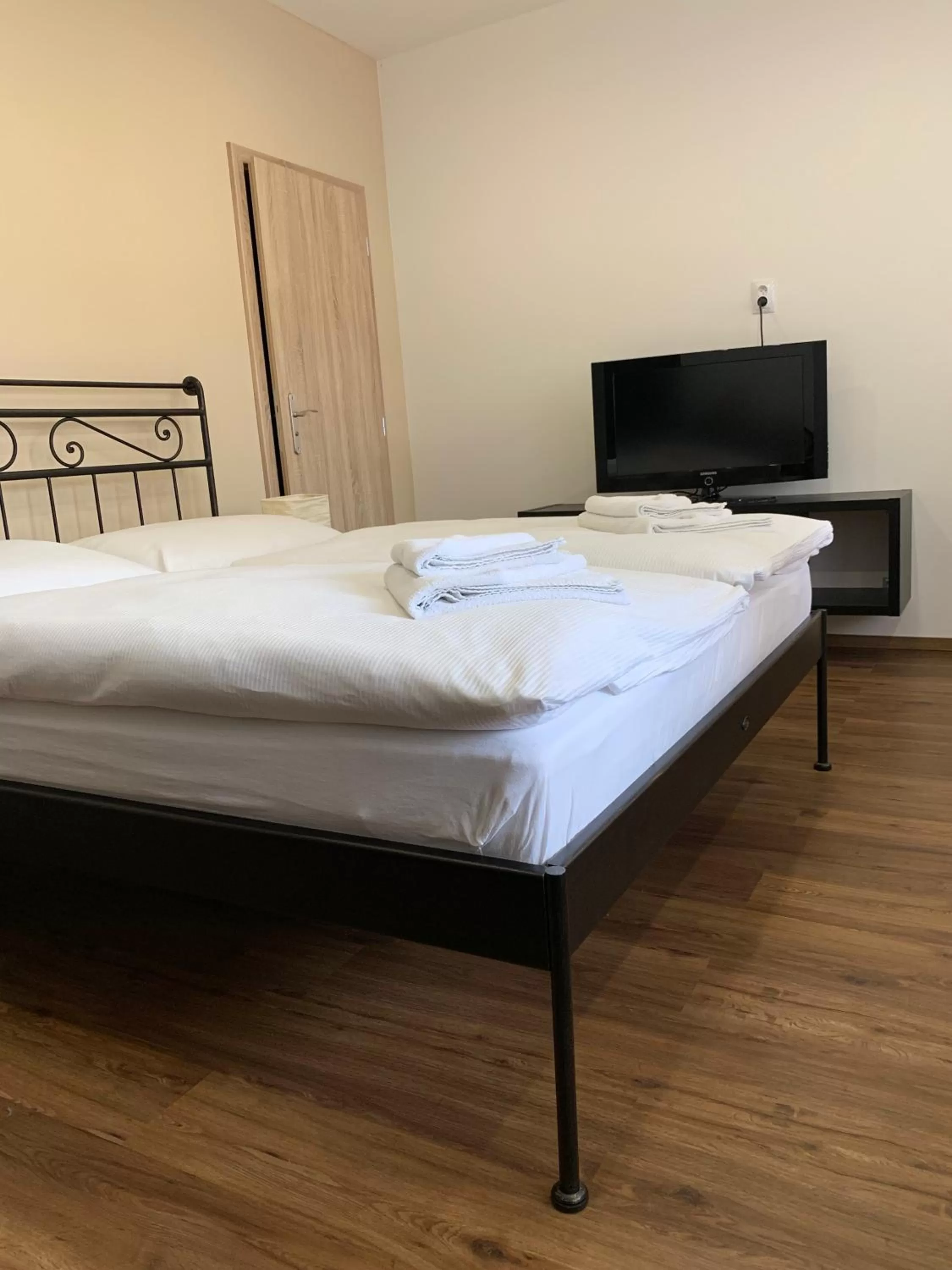 Living room, Bed in Apartma La Provence