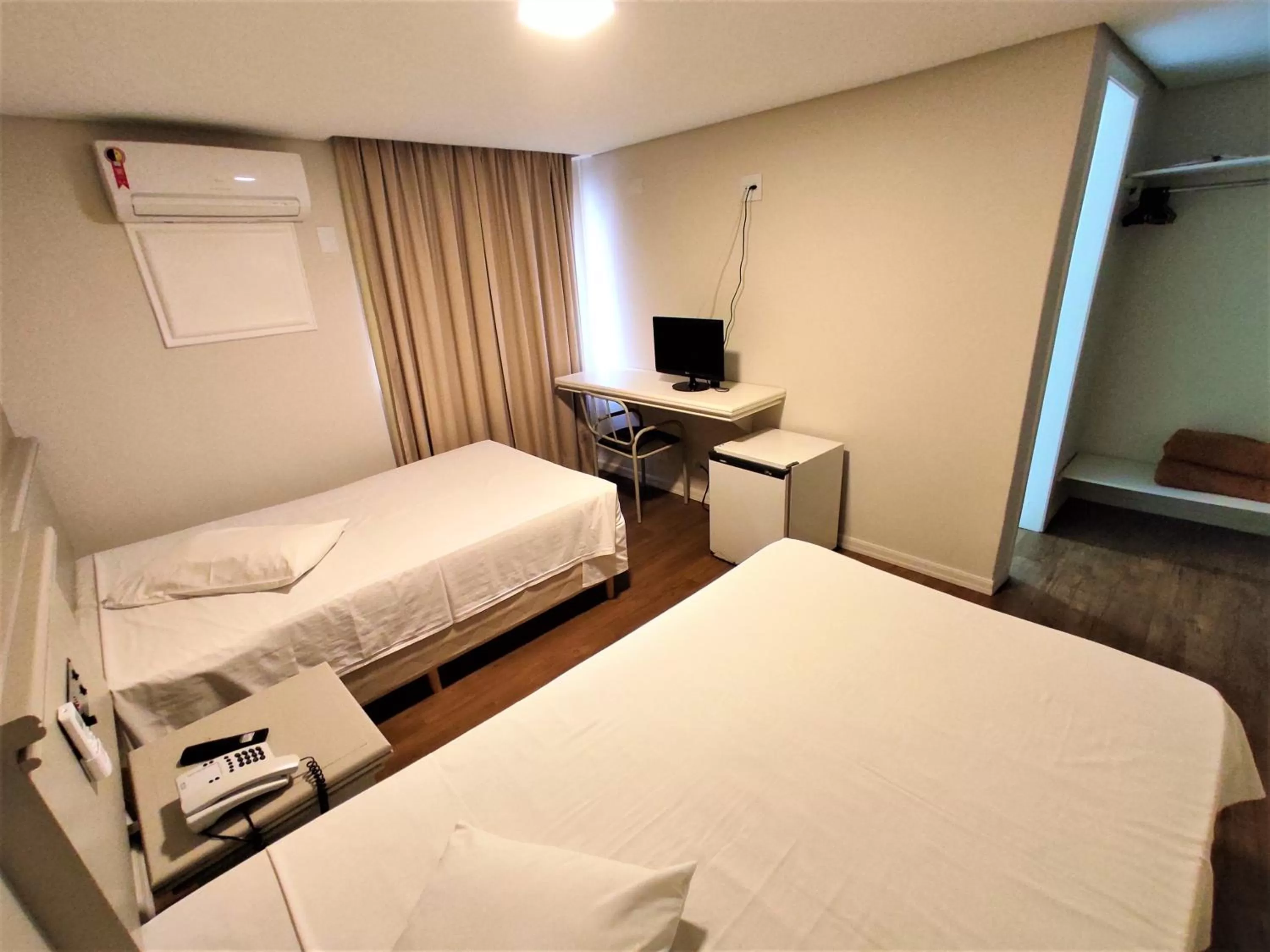 Bedroom, Bed in Granville Hotel