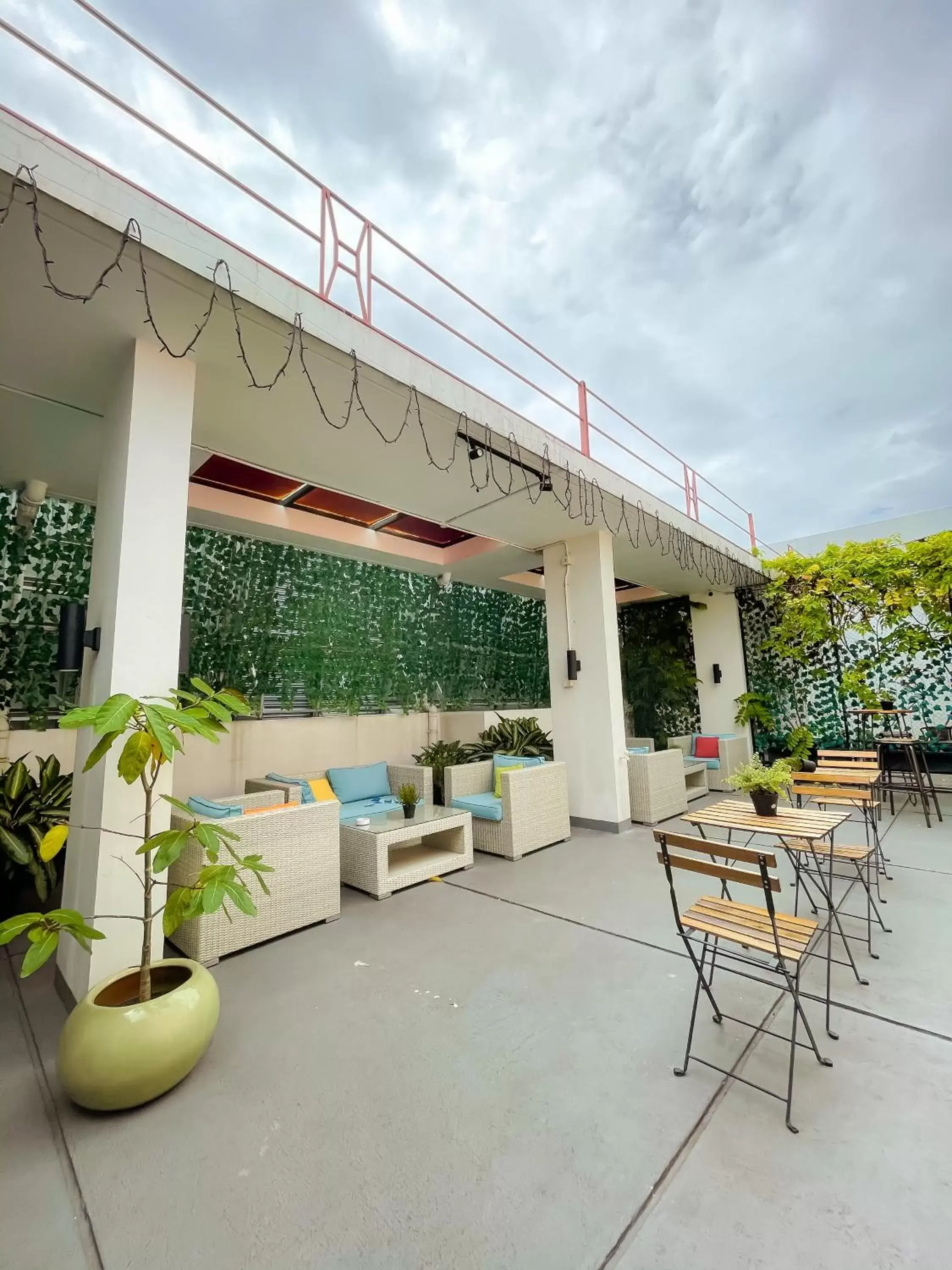 Balcony/Terrace in White Tree Residence