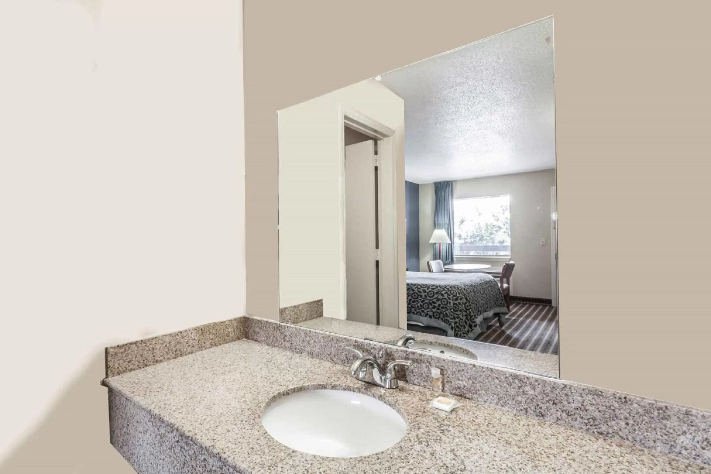 Bed in Days Inn by Wyndham Nashville N Opryland/Grand Ole Opry