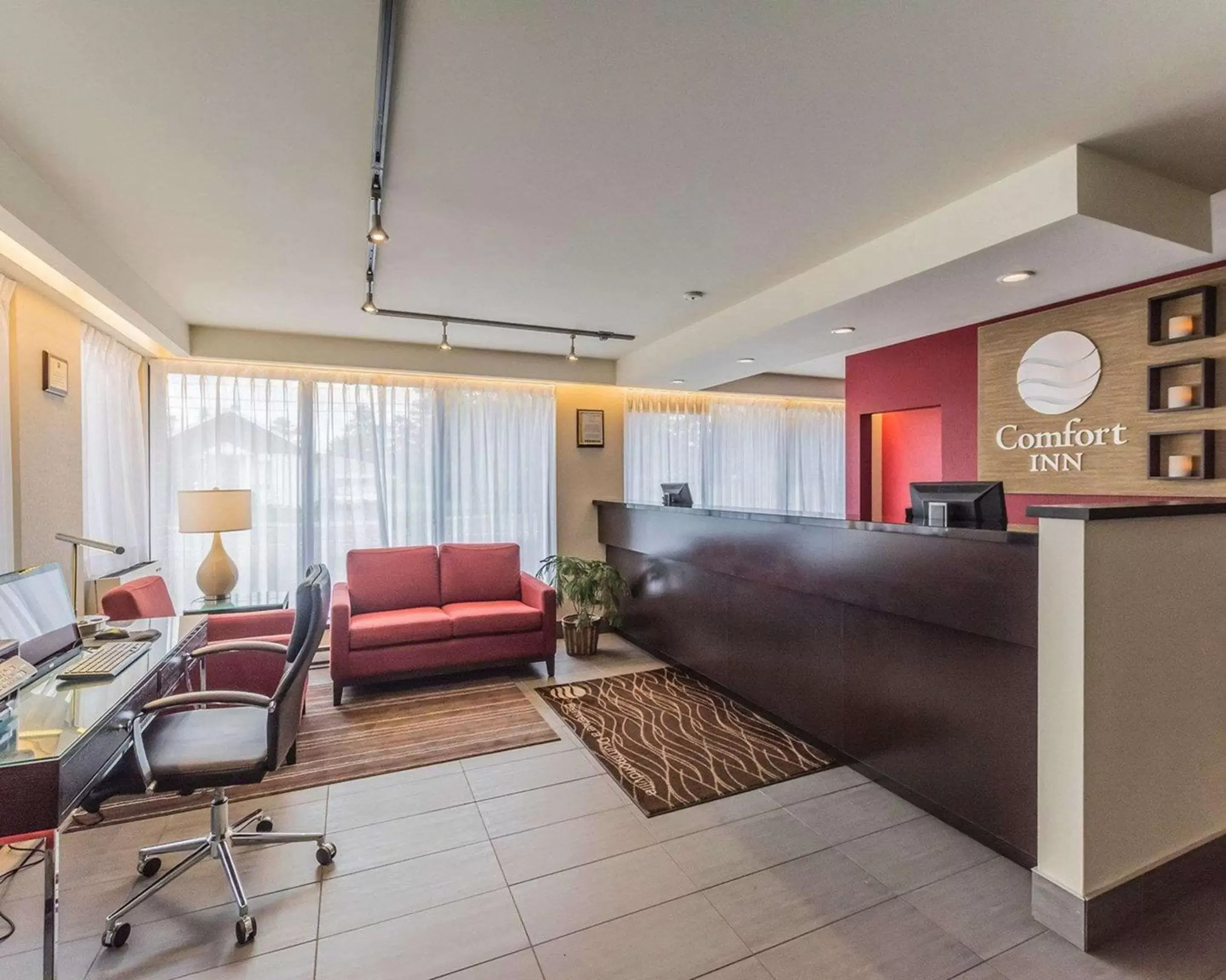 Lobby or reception in Comfort Inn Drummondville