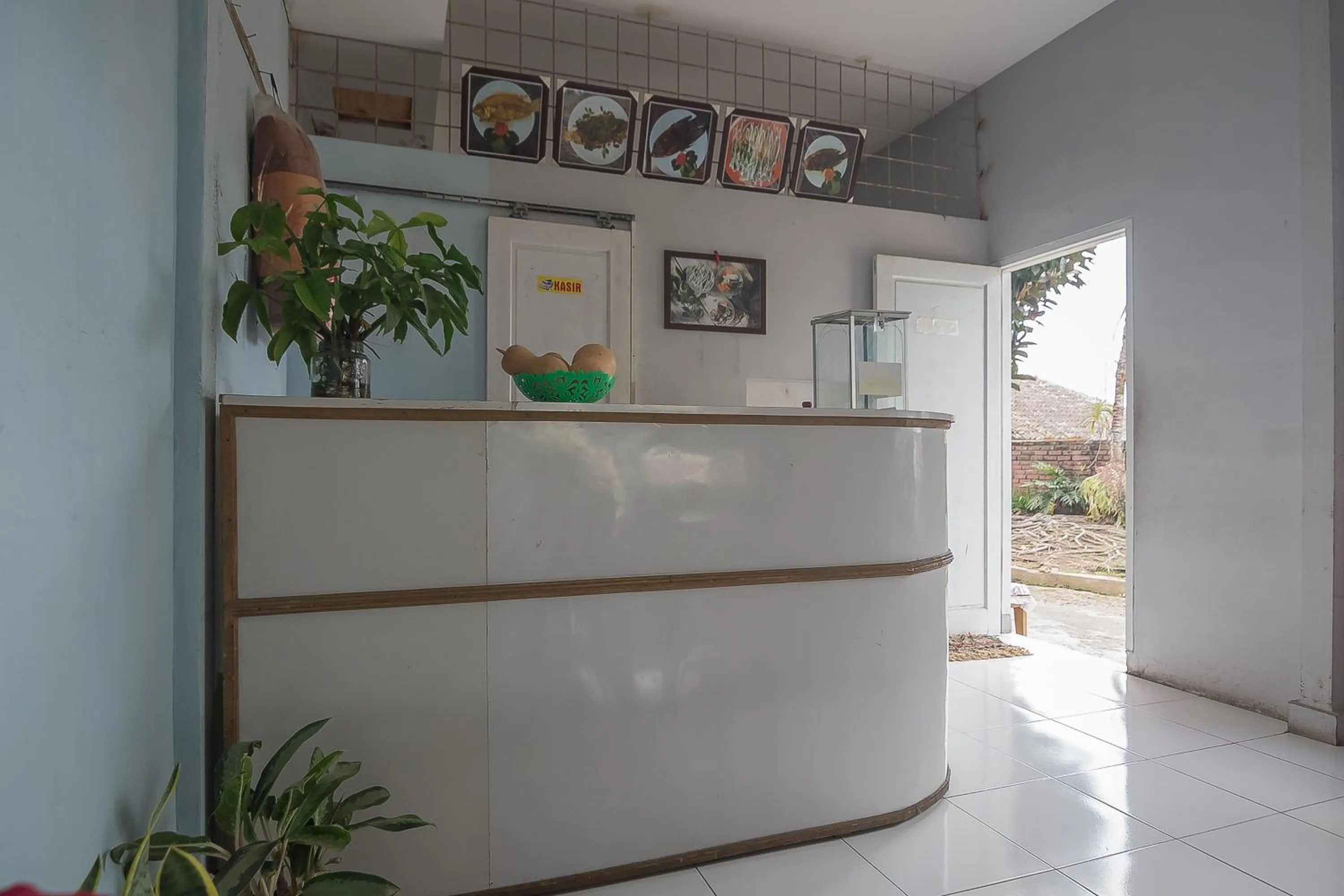 Lobby or reception in RedDoorz near Happy Farm Ciwidey