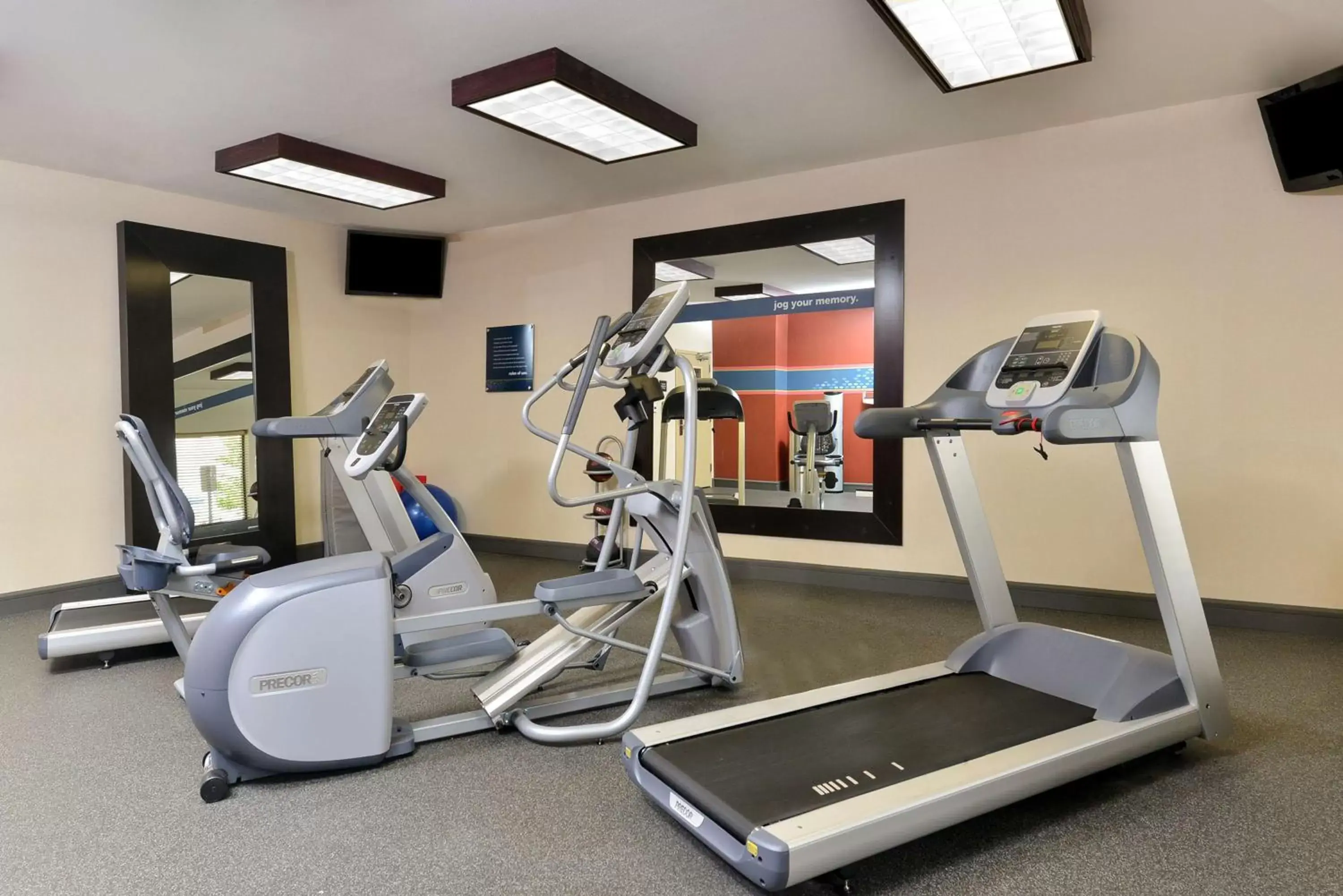 Fitness centre/facilities in Hampton Inn Muscatine Fitness centre/facilities in Hampton Inn Muscatine