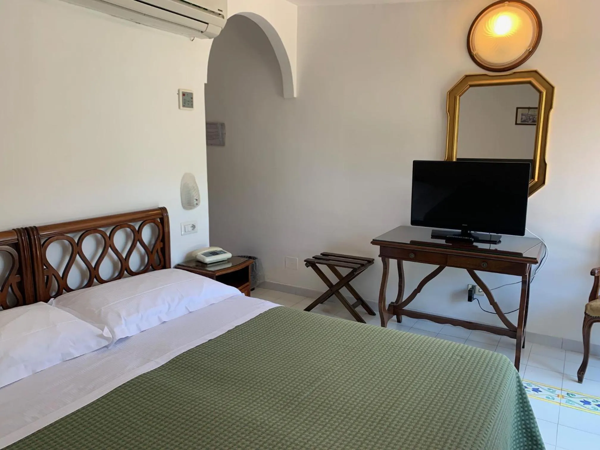 Bed in Hotel Metropole