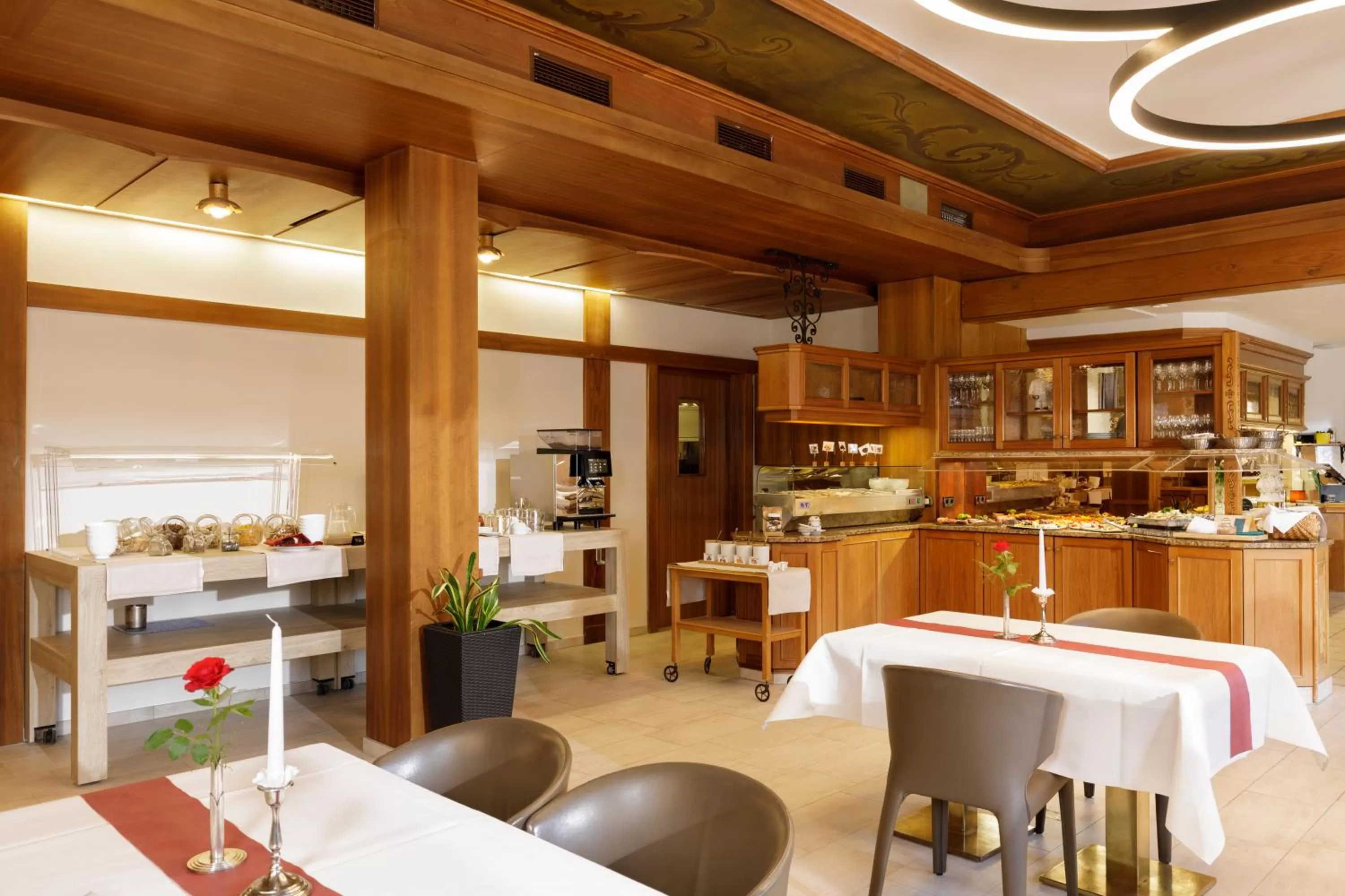 Restaurant/places to eat in Hotel Rose