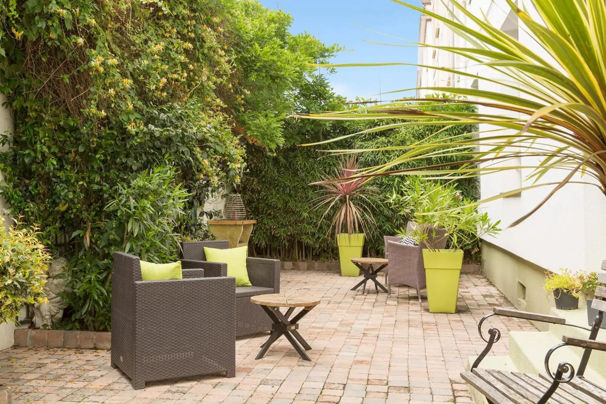 Patio in The Originals City, Hotel Cleria, Lorient (Inter-Hotel)