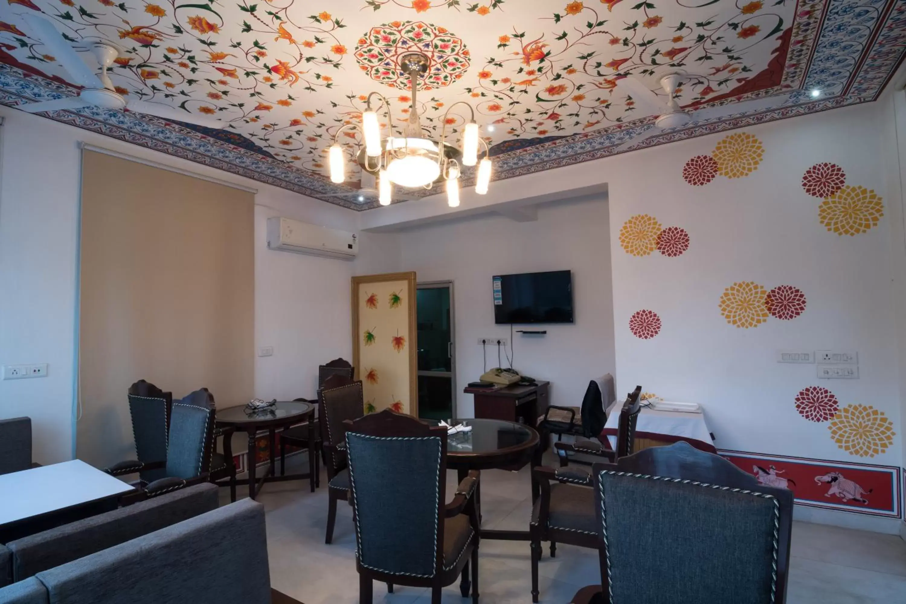 Restaurant/places to eat, Lounge/Bar in Chitra Katha - A Story Per Stay