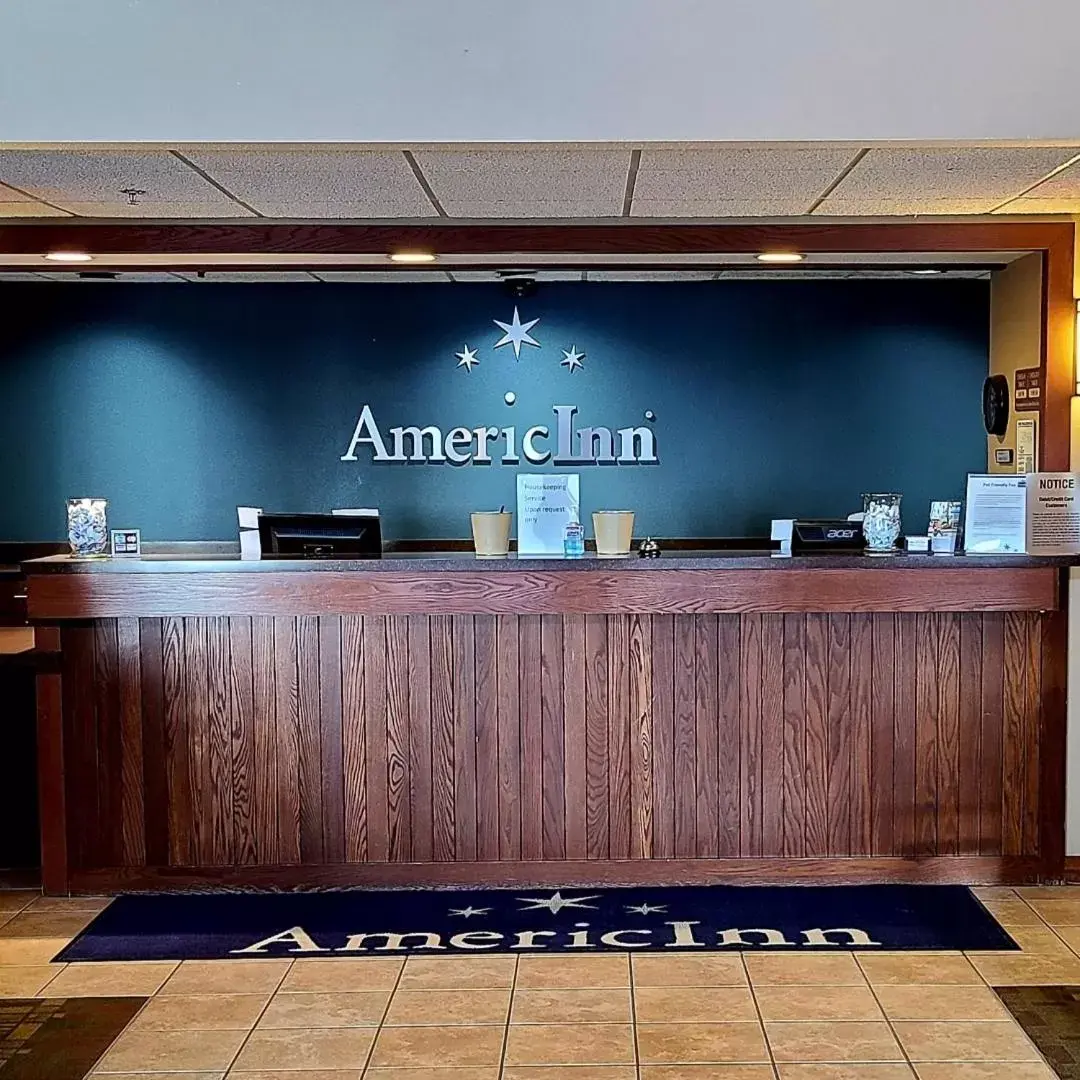 Lobby or reception in AmericInn by Wyndham Monmouth