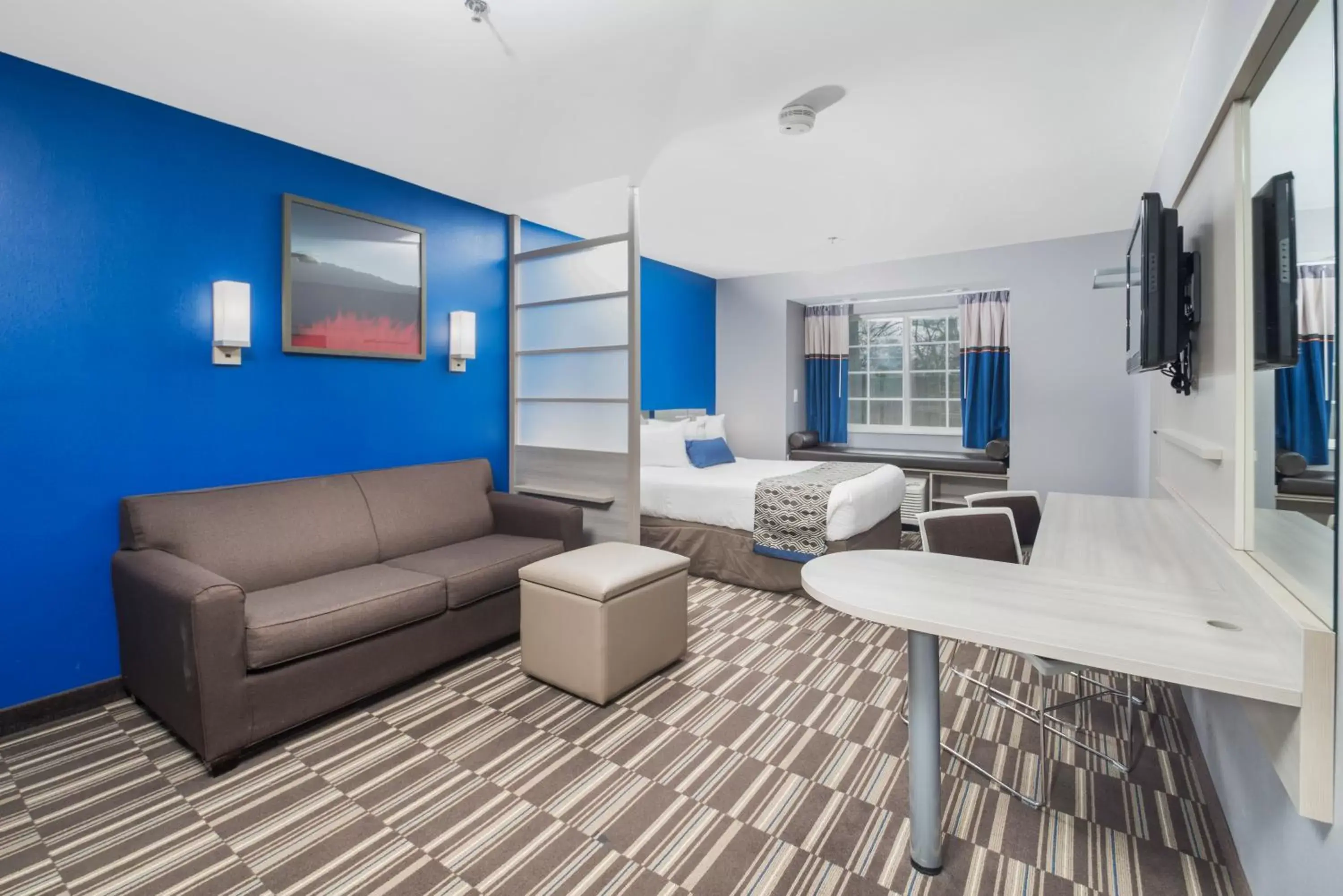 Living room, Seating Area in Microtel Inn & Suites by Wyndham Bethel/Danbury