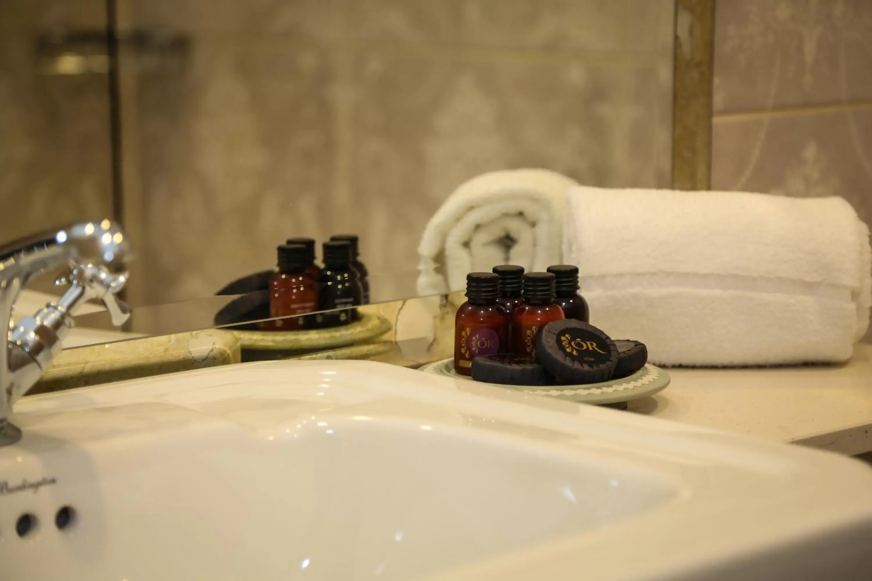 Bathroom in Avalon House Hotel