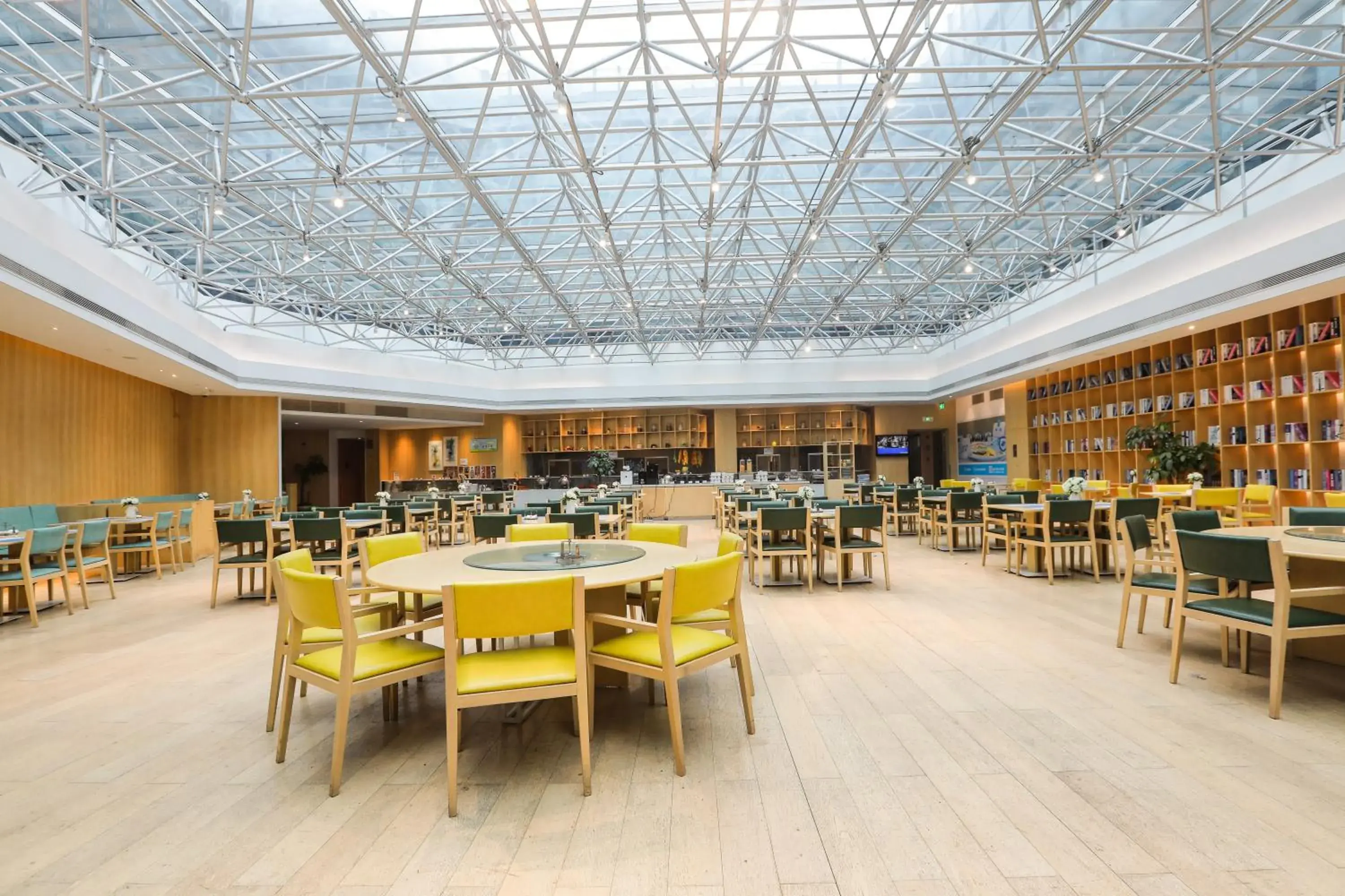 Restaurant/places to eat in Holiday Inn Express Shanghai Songjiang Fangta by IHG Restaurant/places to eat in Holiday Inn Express Shanghai Songjiang Fangta by IHG
