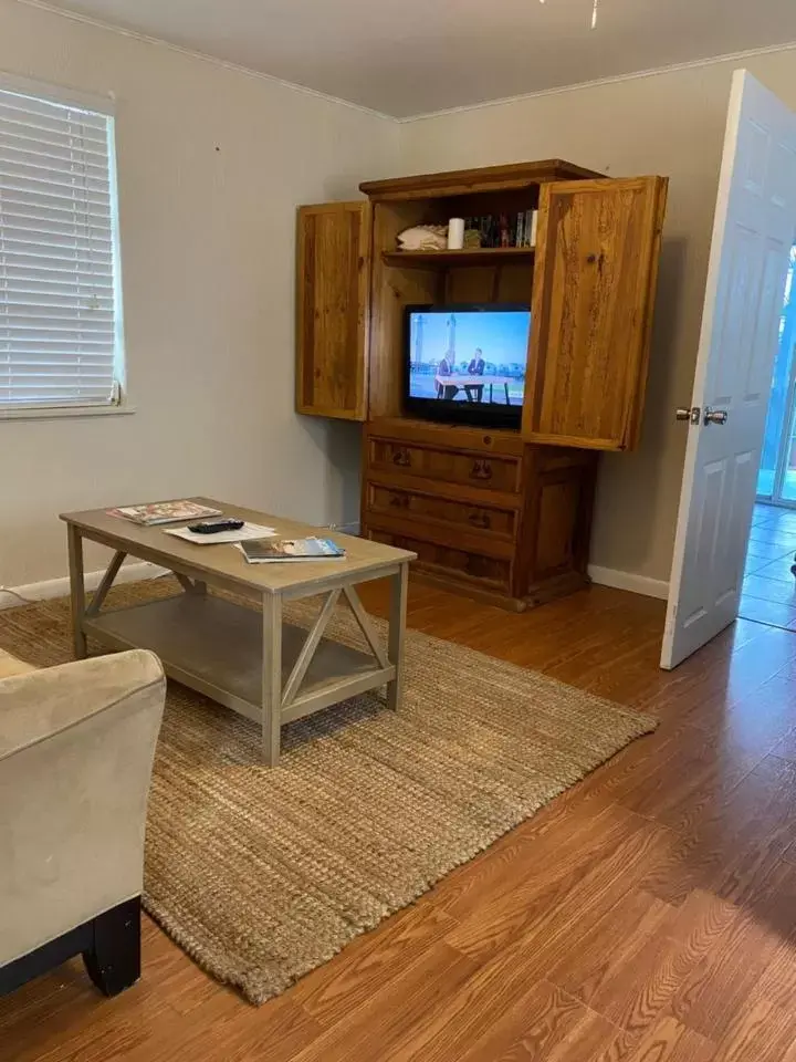Living room, TV/Entertainment Center in Turtle Beach Resort
