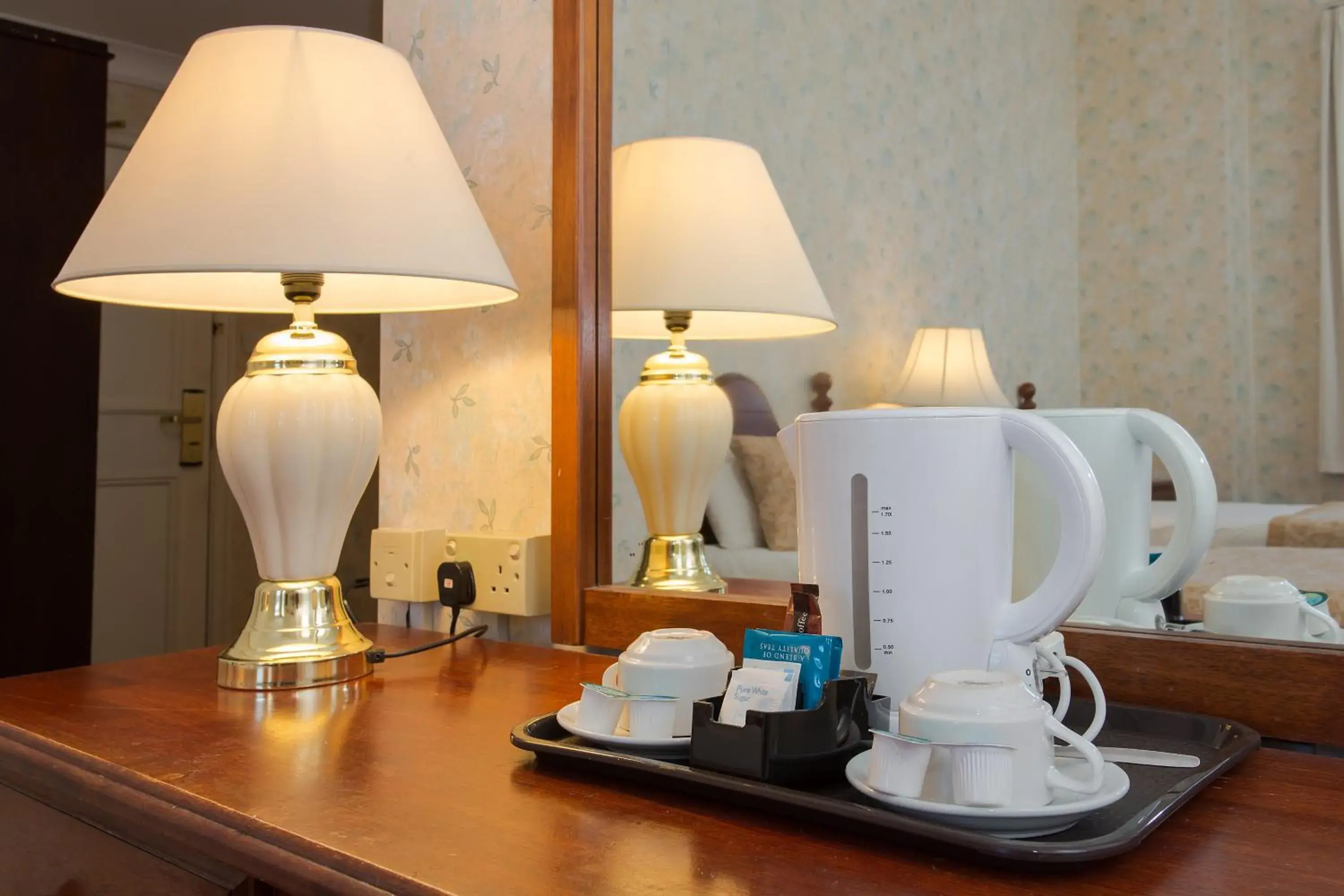 Coffee/tea facilities in Adelphi Hotel