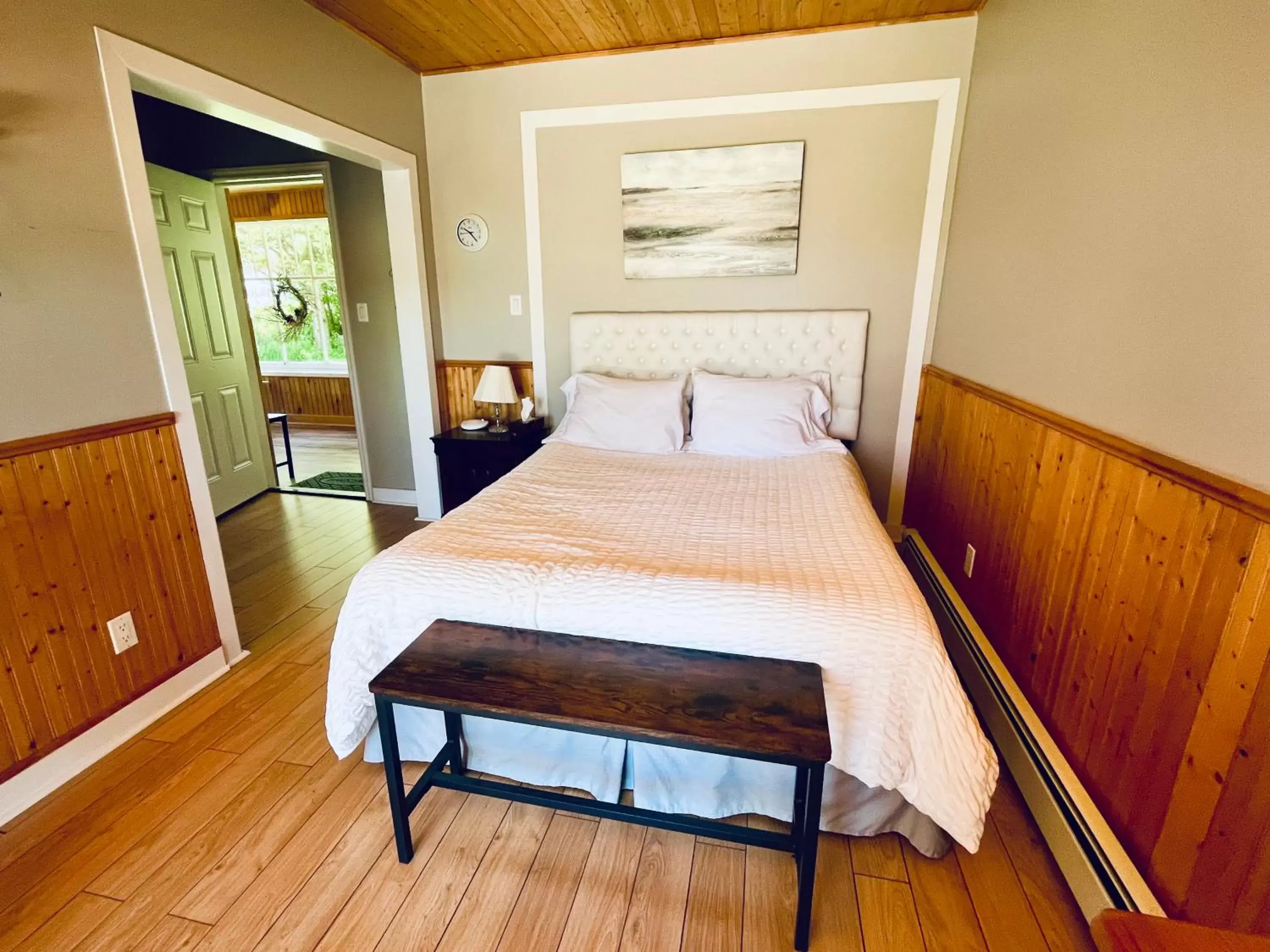 Bed in Alma Shore Lane Suites & Cottages