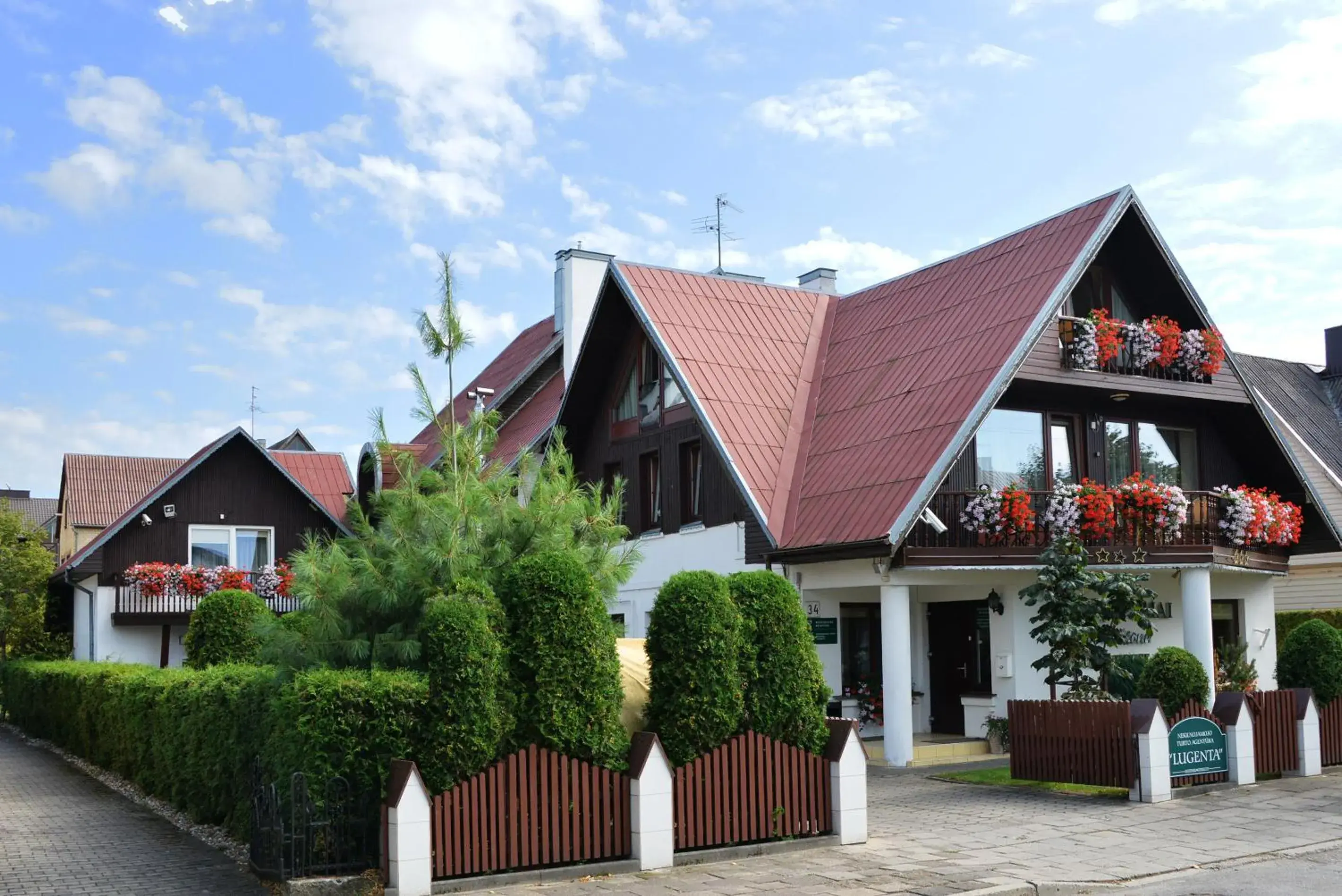 Property Building in Po Kastonu