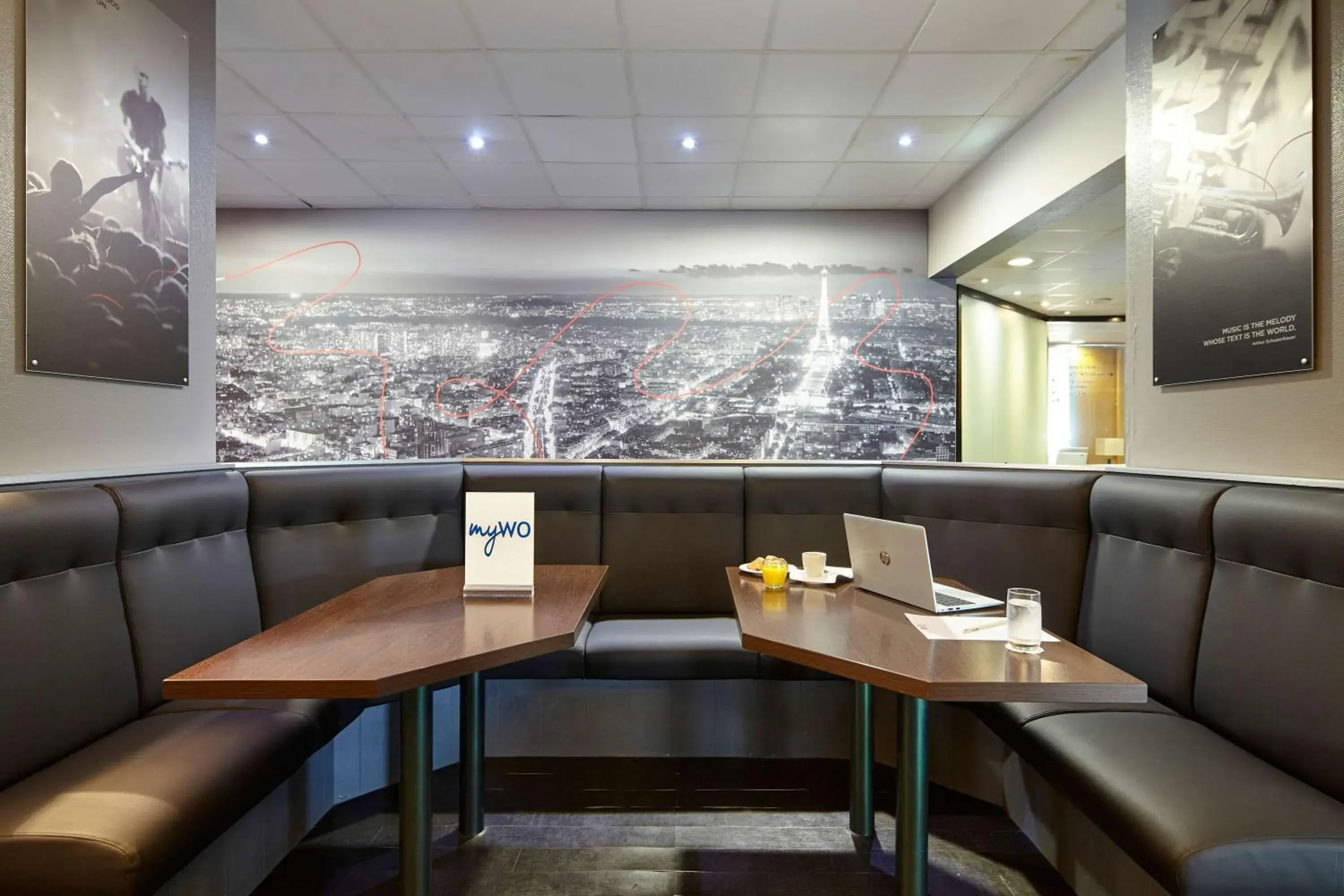 Lounge or bar in Best Western Plus Paris Orly Airport