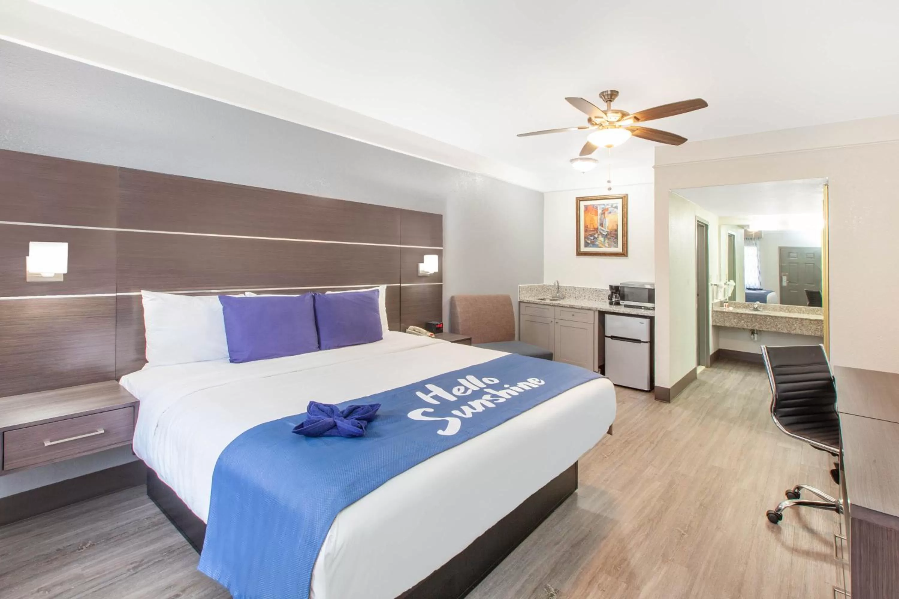 Bed in Days Inn & Suites by Wyndham Webster NASA-ClearLake-Houston