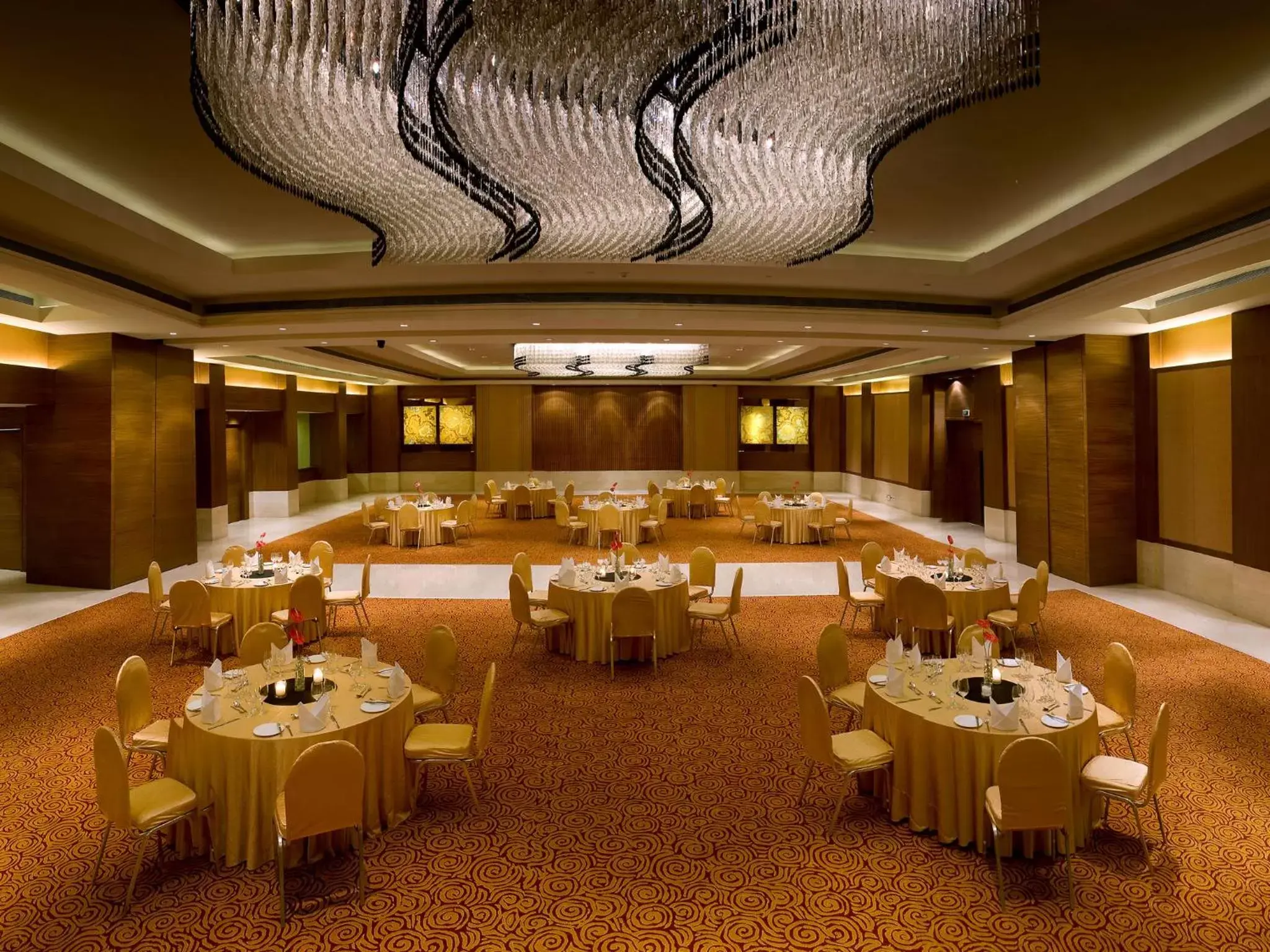 Restaurant/places to eat, Banquet Facilities in The LaLiT New Delhi