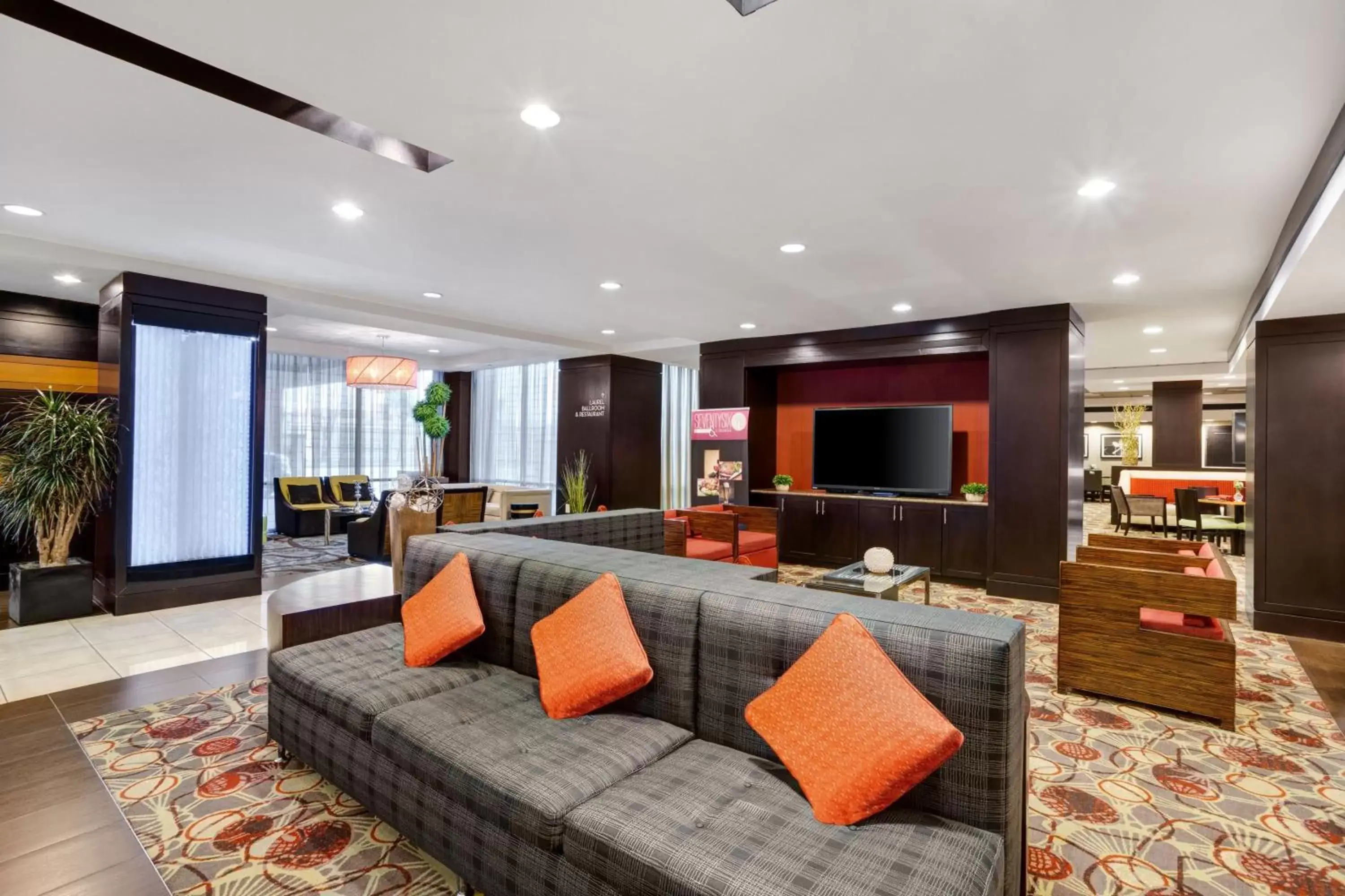 Lobby or reception, Seating Area in Crowne Plaza Houston Galleria Area, an IHG Hotel