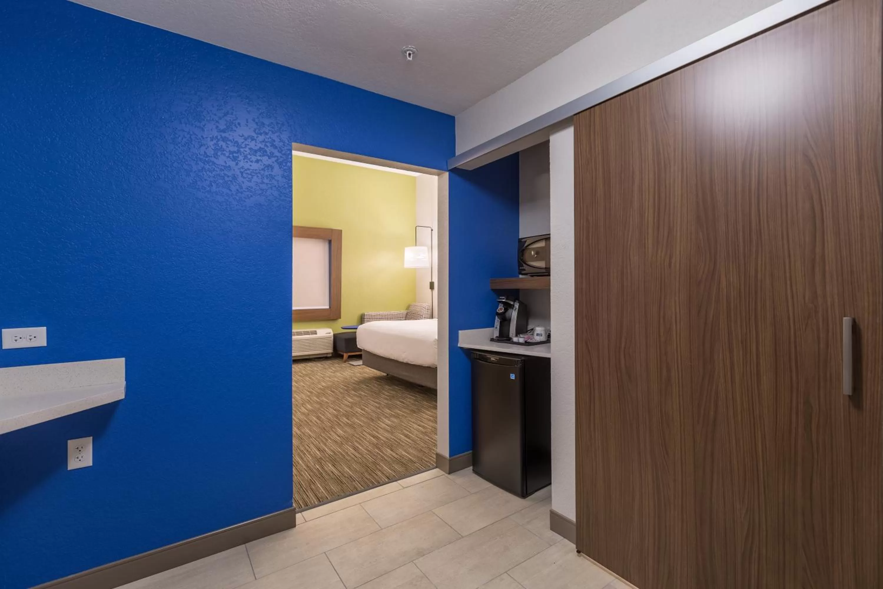 Photo of the whole room, Bed in Holiday Inn Express & Suites - San Marcos South by IHG